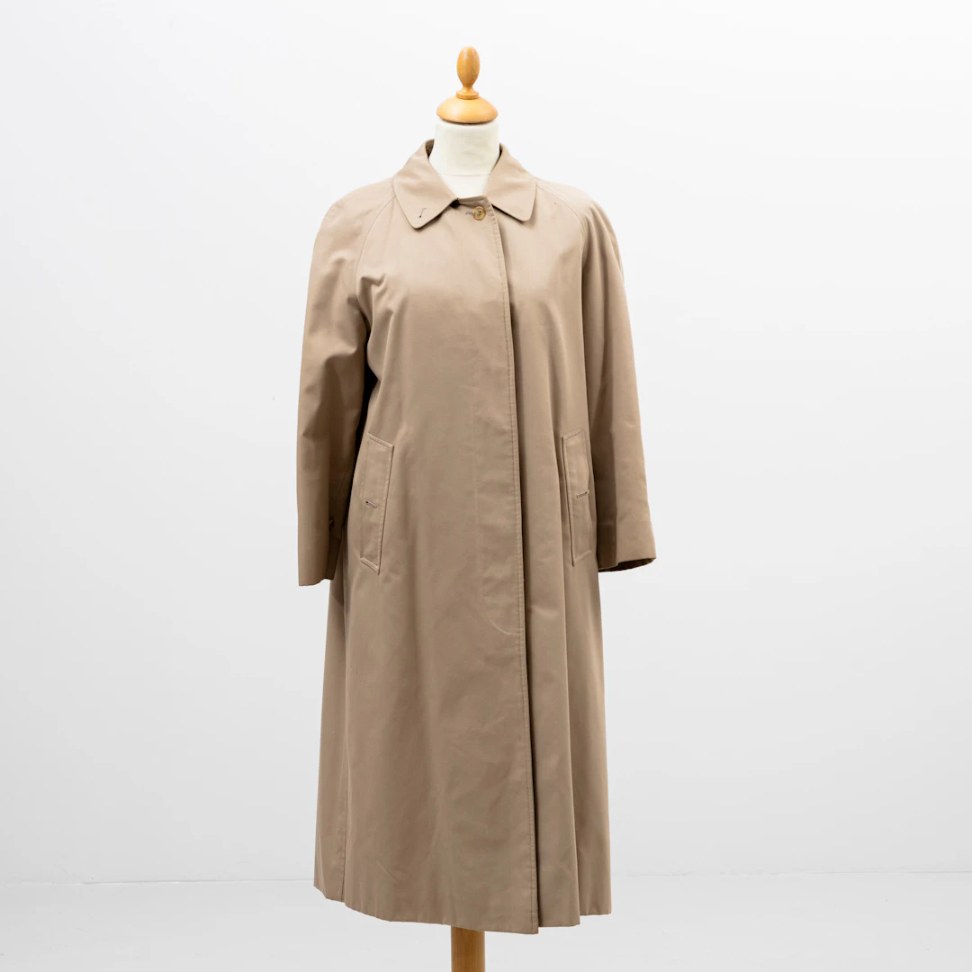 BURBERRY. Kappa, bomull och polyester, London, England, strl 10 Long.