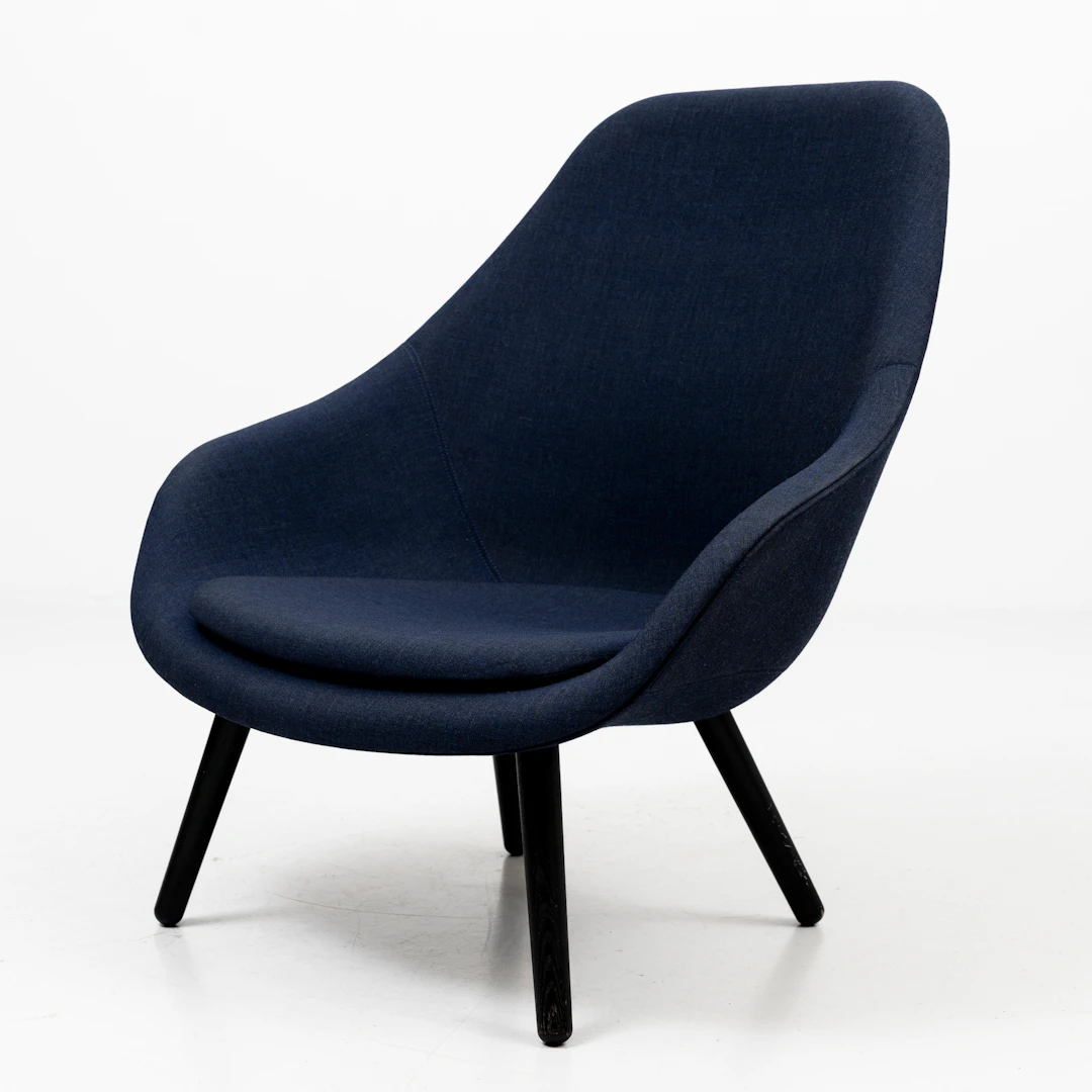 HEE WELLING. FÅTÖLJ, "About a Lounge Chair", HAY, samtida.