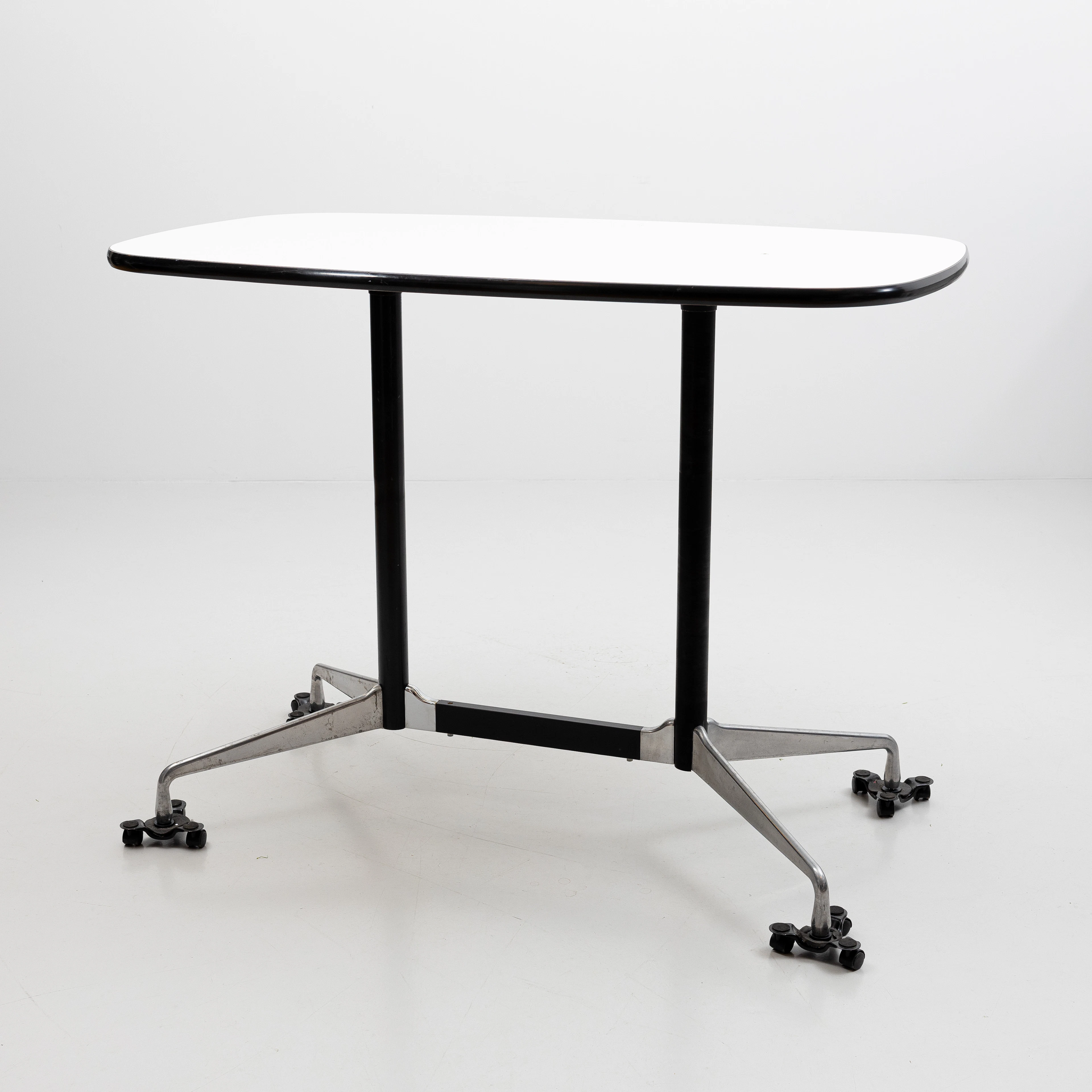 CHARLES & RAY EAMES. "Segmented Table", underrede, 1900/2000-tal.