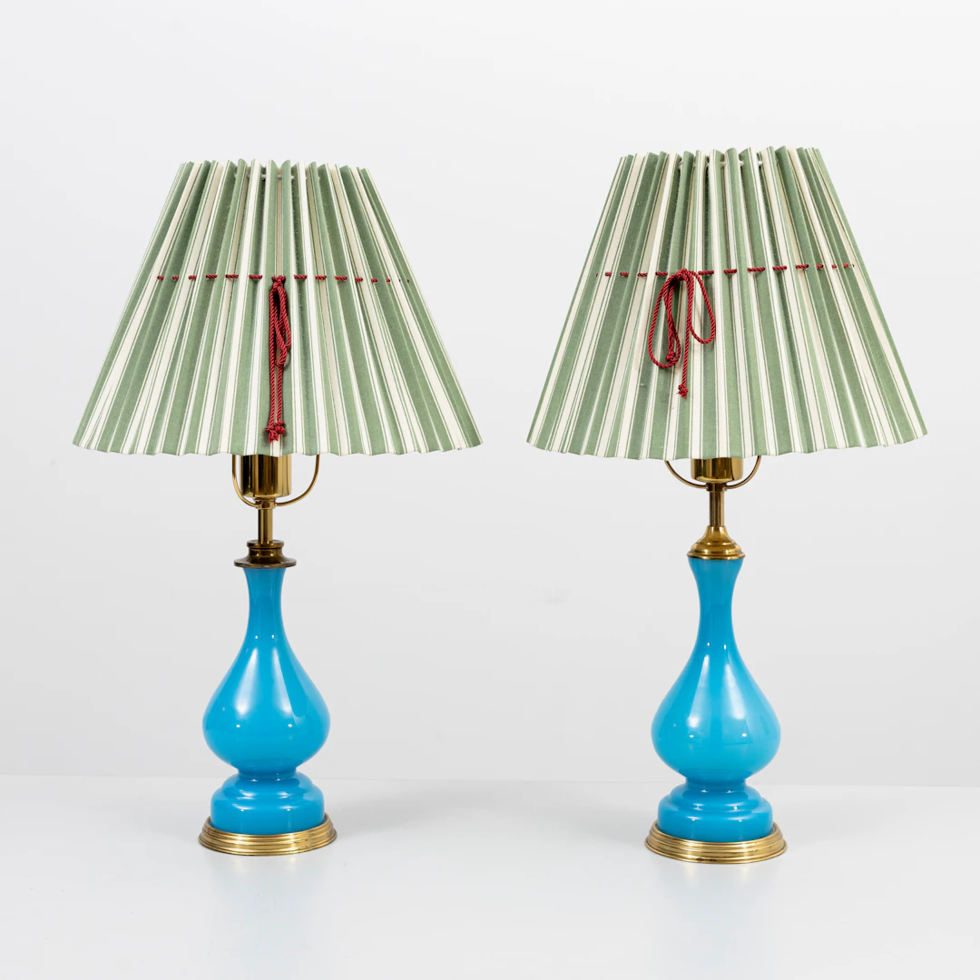 BORDSLAMPOR, 2 st, modell 2583, Firma Svenskt Tenn, blått glas, monteringar