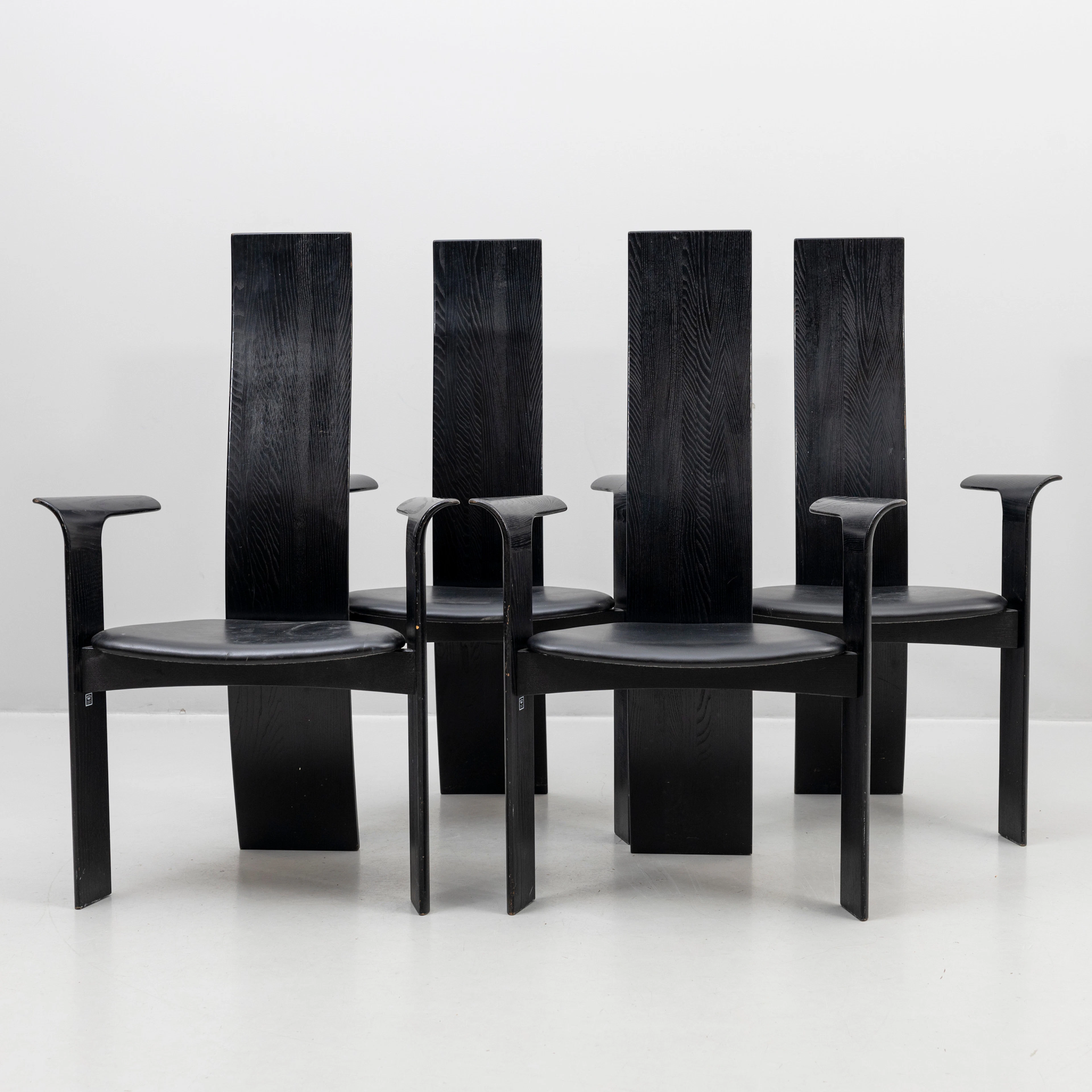 BOB OCH DRIES VAN DEN BERGHE. 4 st, karmstolar "Iris", Tranækr, Danmark.