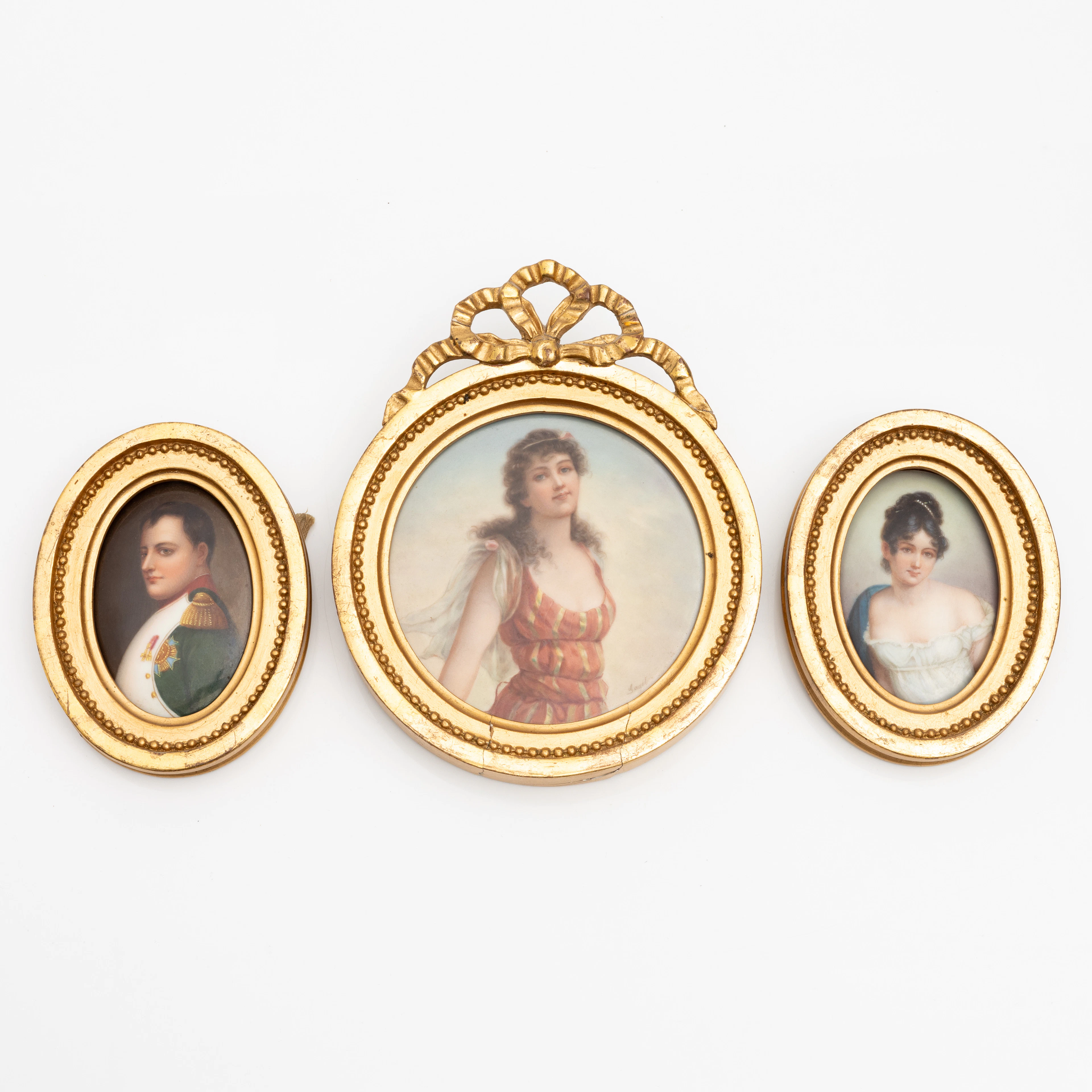 PORSLINSMÅLNINGAR, 3 delar, föreställande Napoleon Bonaparte, Marie