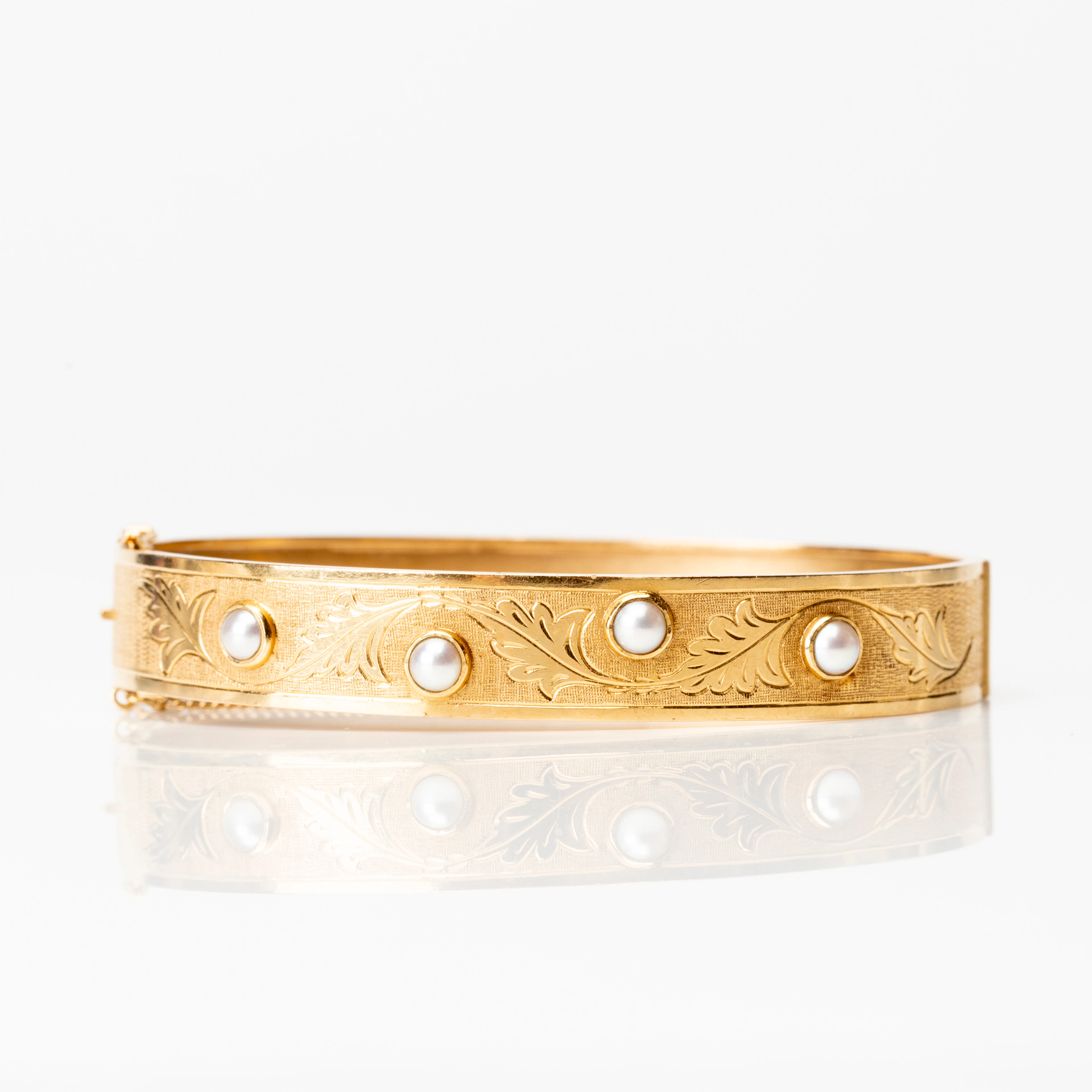 ARMRING, guld, 18K, samt pärlor, Håkanssons Guld Hb, 1953.