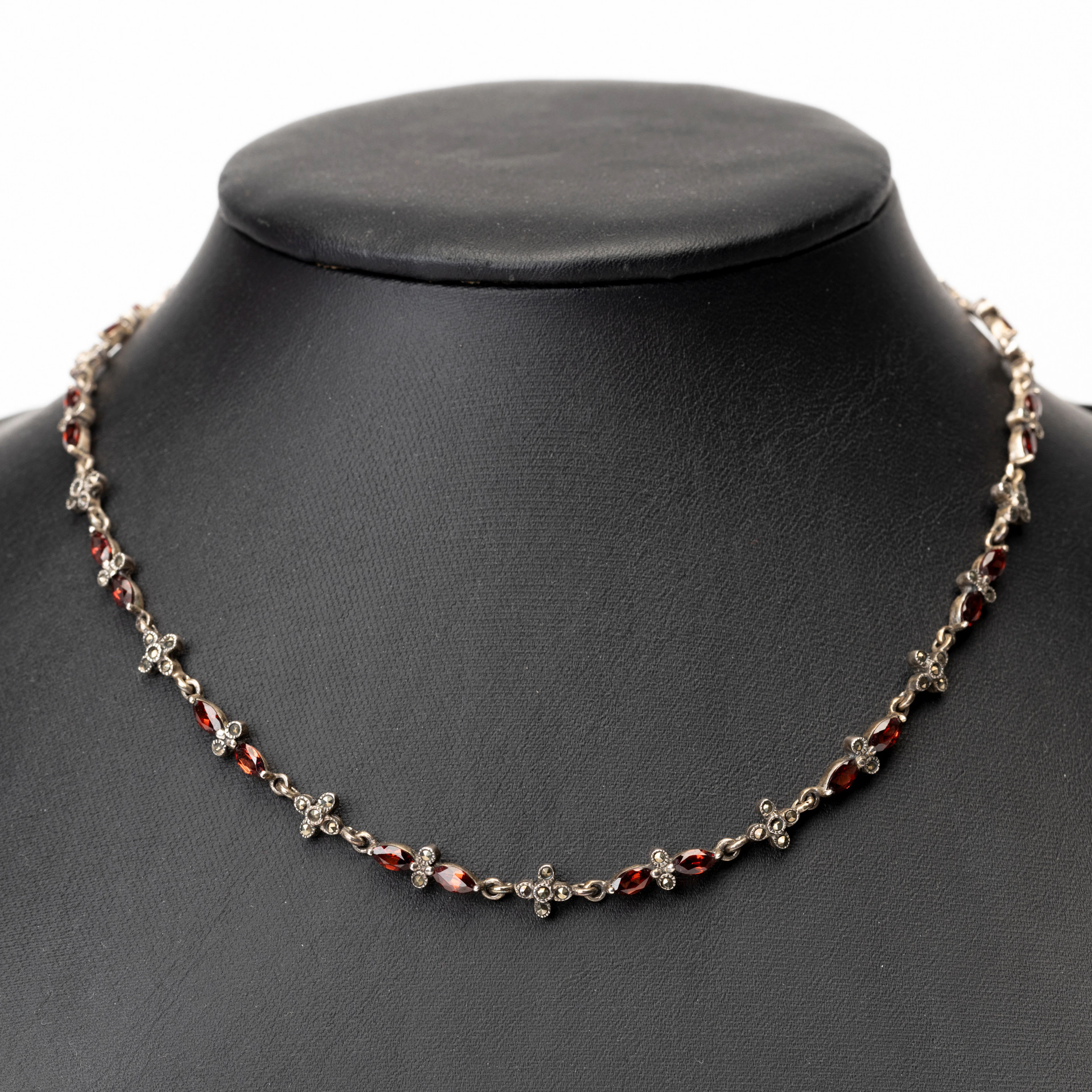 Collier, silver, samt markasiter och orangeröda stenar, GFAB.