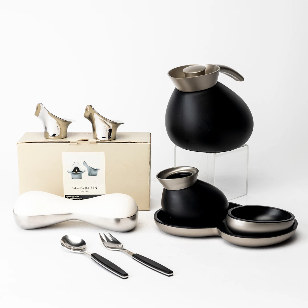 GEORG JENSEN. Diverse föremål, 15 delar, plast och metall bla bestick