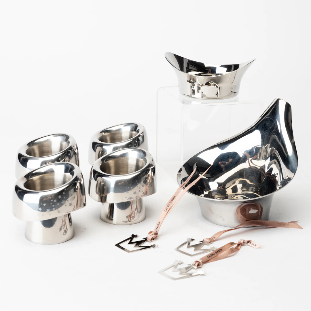 GEORG JENSEN. Ljusstakar, 4 st, skålar, 2 st samt hängen, 3 st, Danmark.
