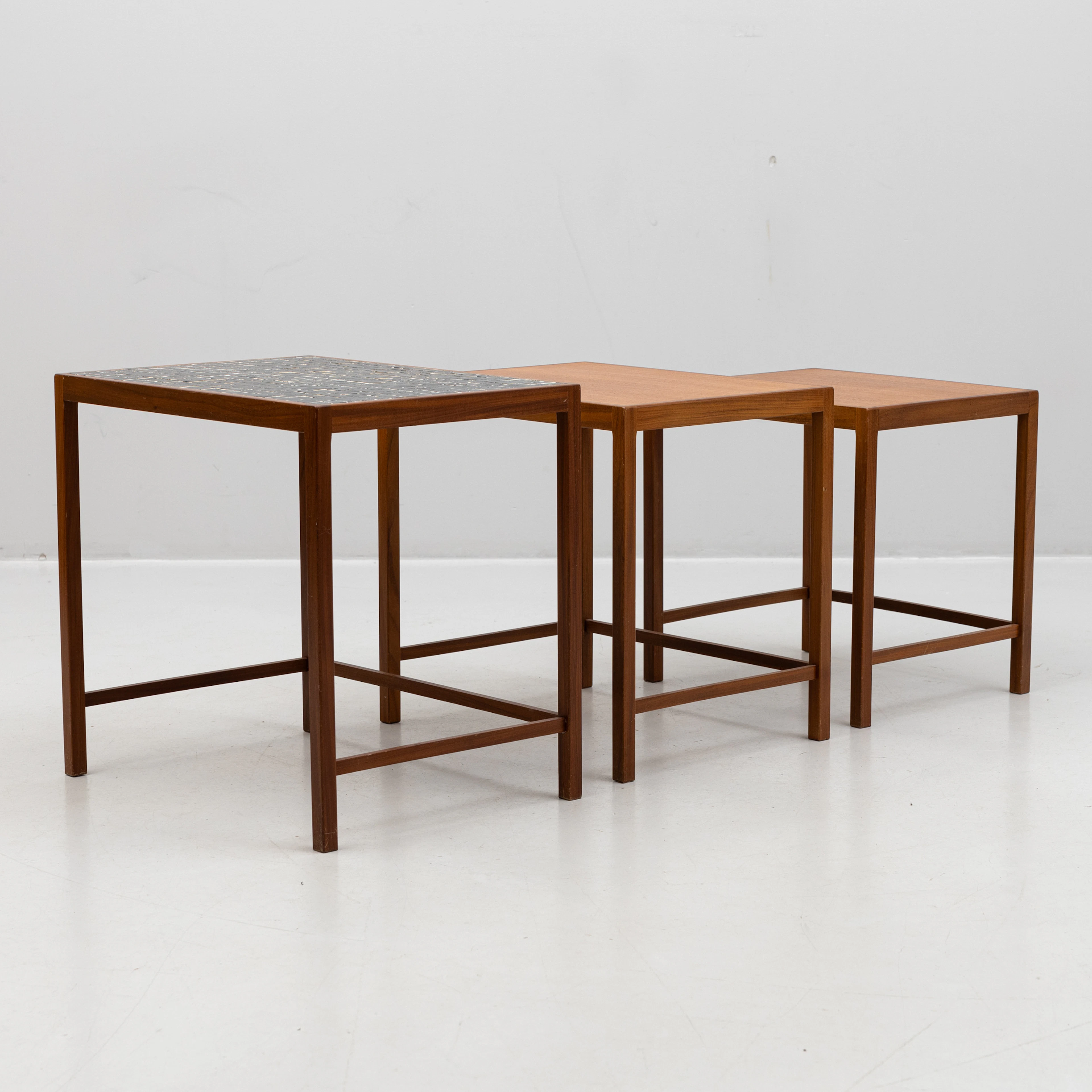 ERIK WØRTS. Satsbord, "Toledo", tre delar, teak, svart glasmosaik