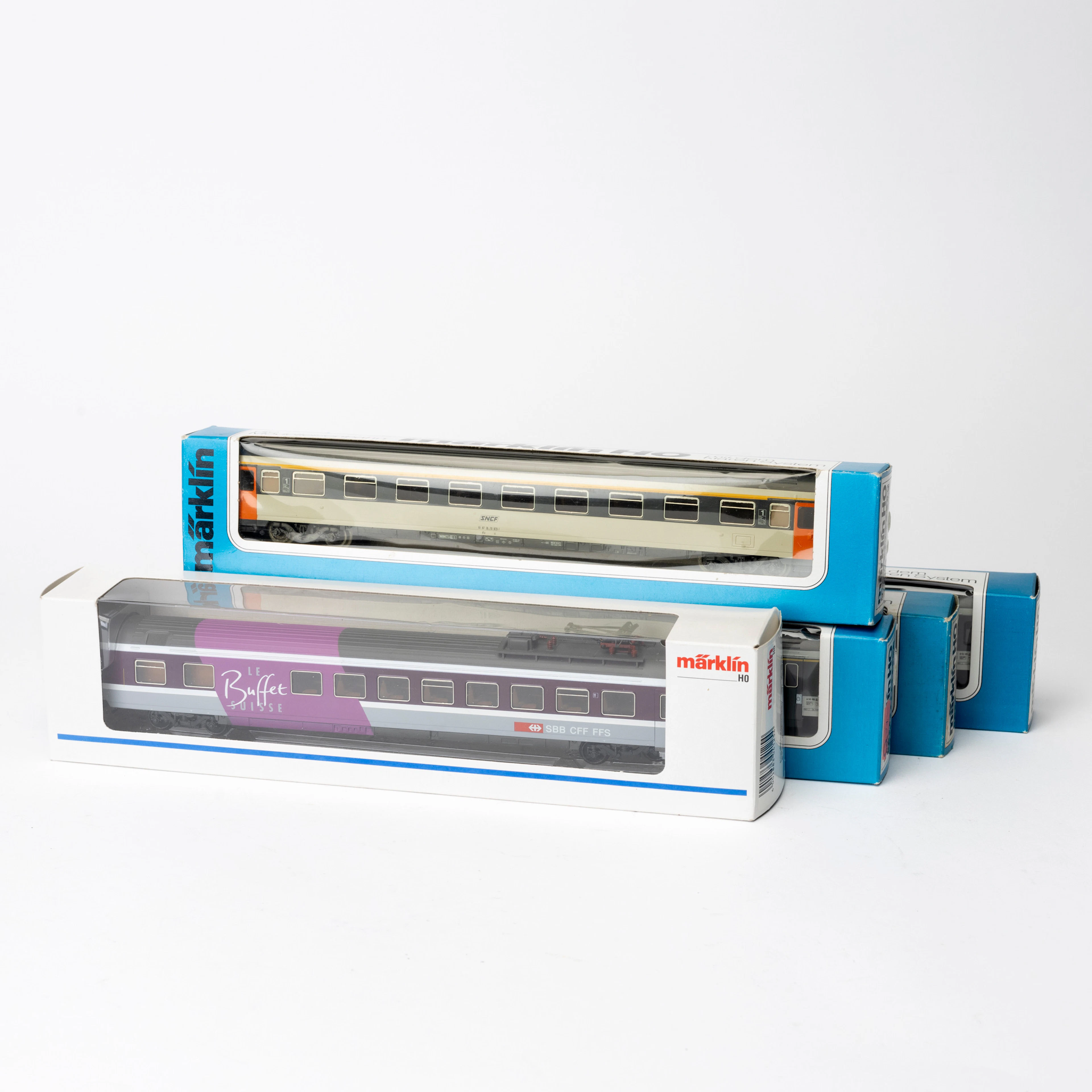 MÄRKLIN 5 st persontågsvagnar, SBB och SNCF, originalkartonger.