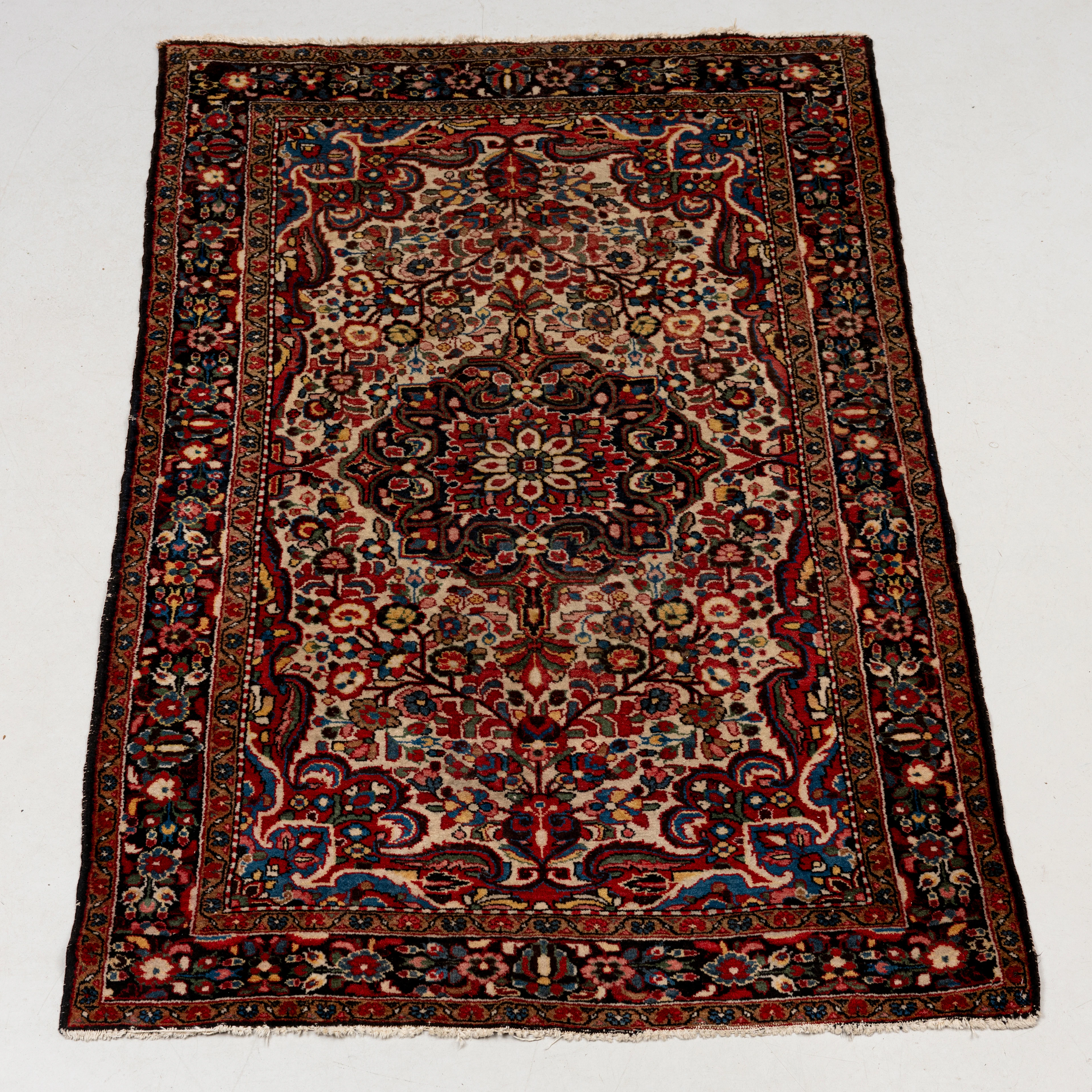 MATTA, Bakhtiari, ca 216x140 cm.