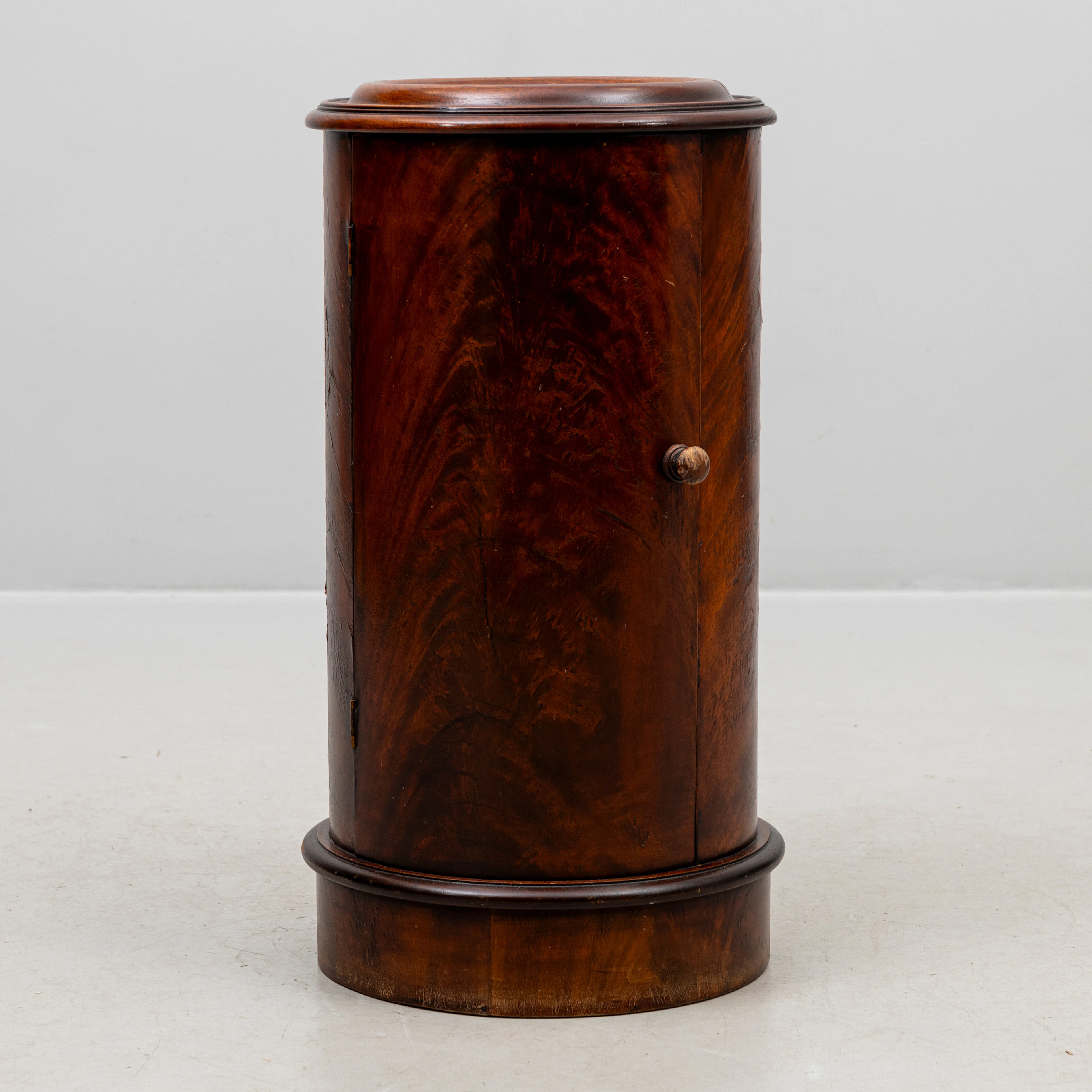SÄNGBORD, kolonnformad med marmorskiva, mahognyfanér, viktoriansk, 1800-tal.