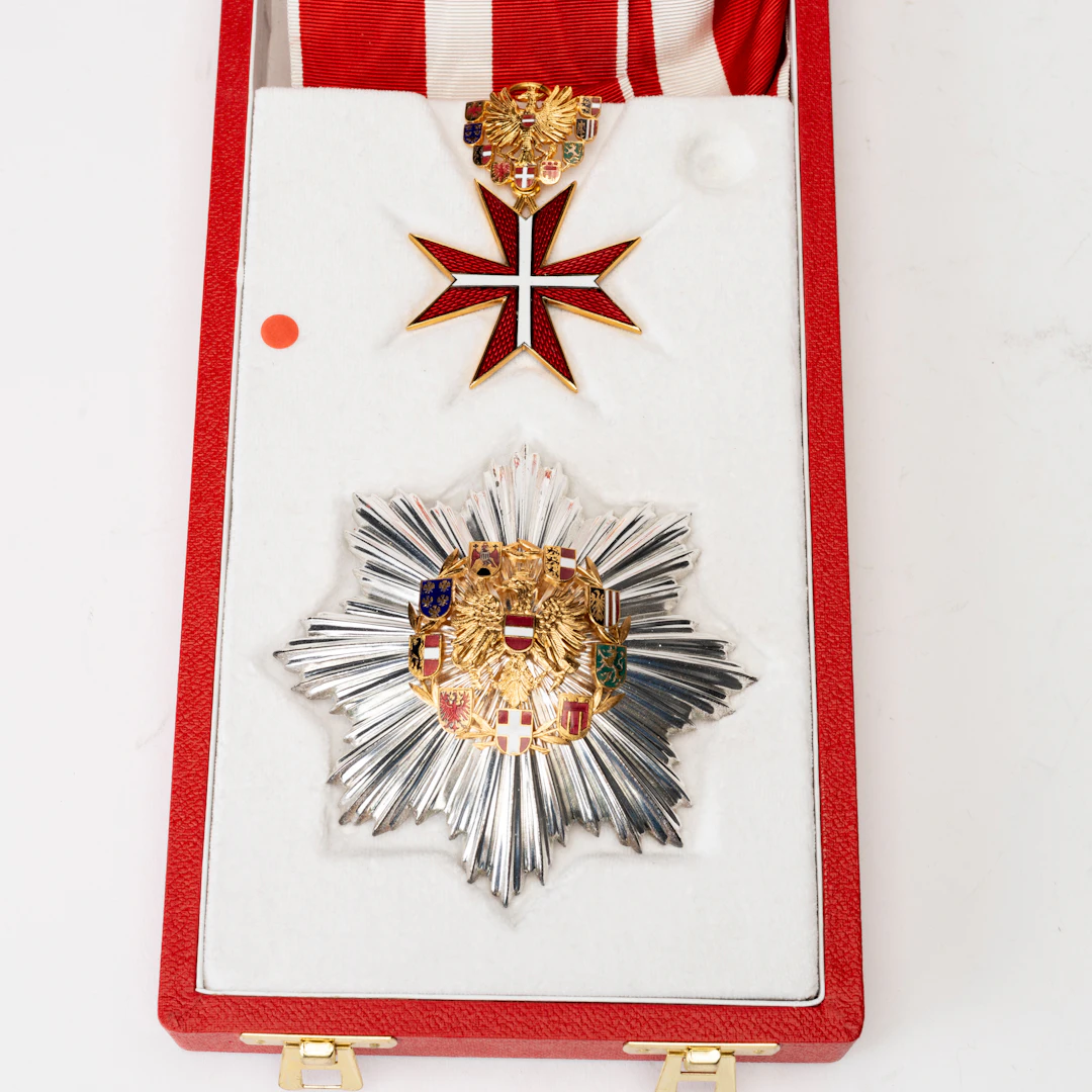 STORKORS-SET, Grosse Goldene Ehrenzeichen für Verdienste um die Republik
