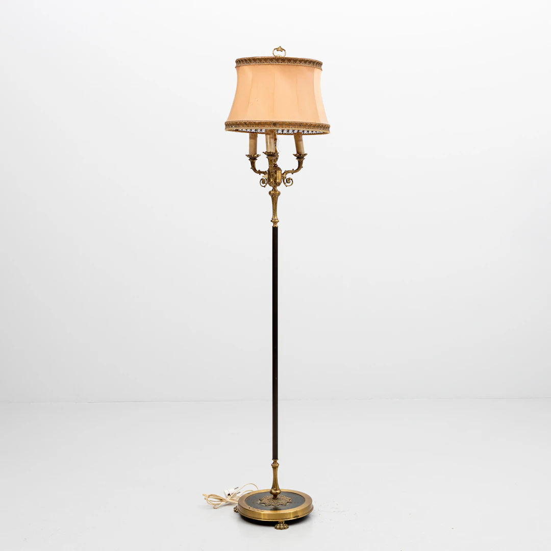GOLVLAMPA, metall och mässing 1900-talets första hälft.