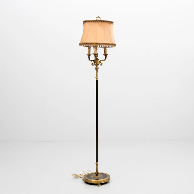 GOLVLAMPA, metall och mässing 1900-talets första hälft.