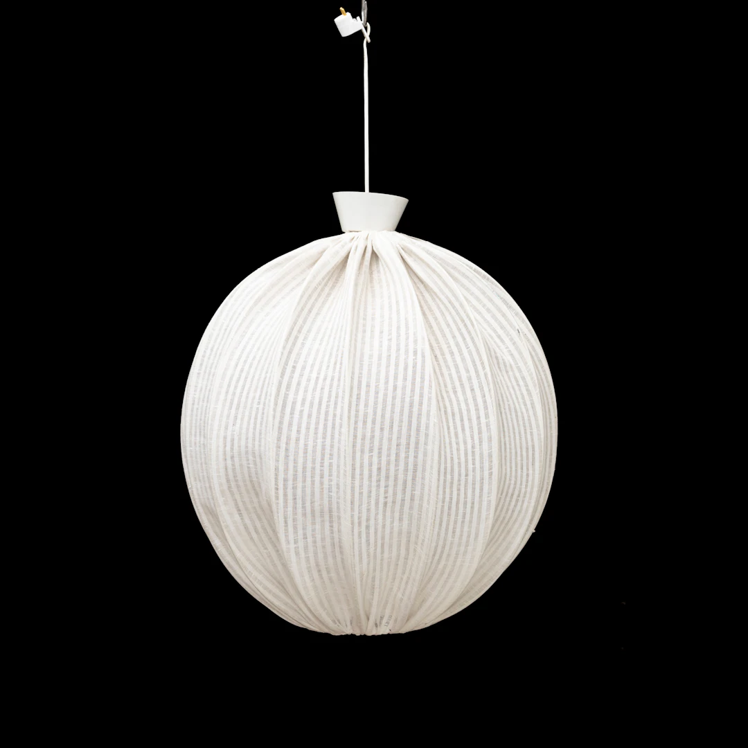 TAKLAMPA, tyg, 1900-talets andra hälft, höjd ca 58 cm.