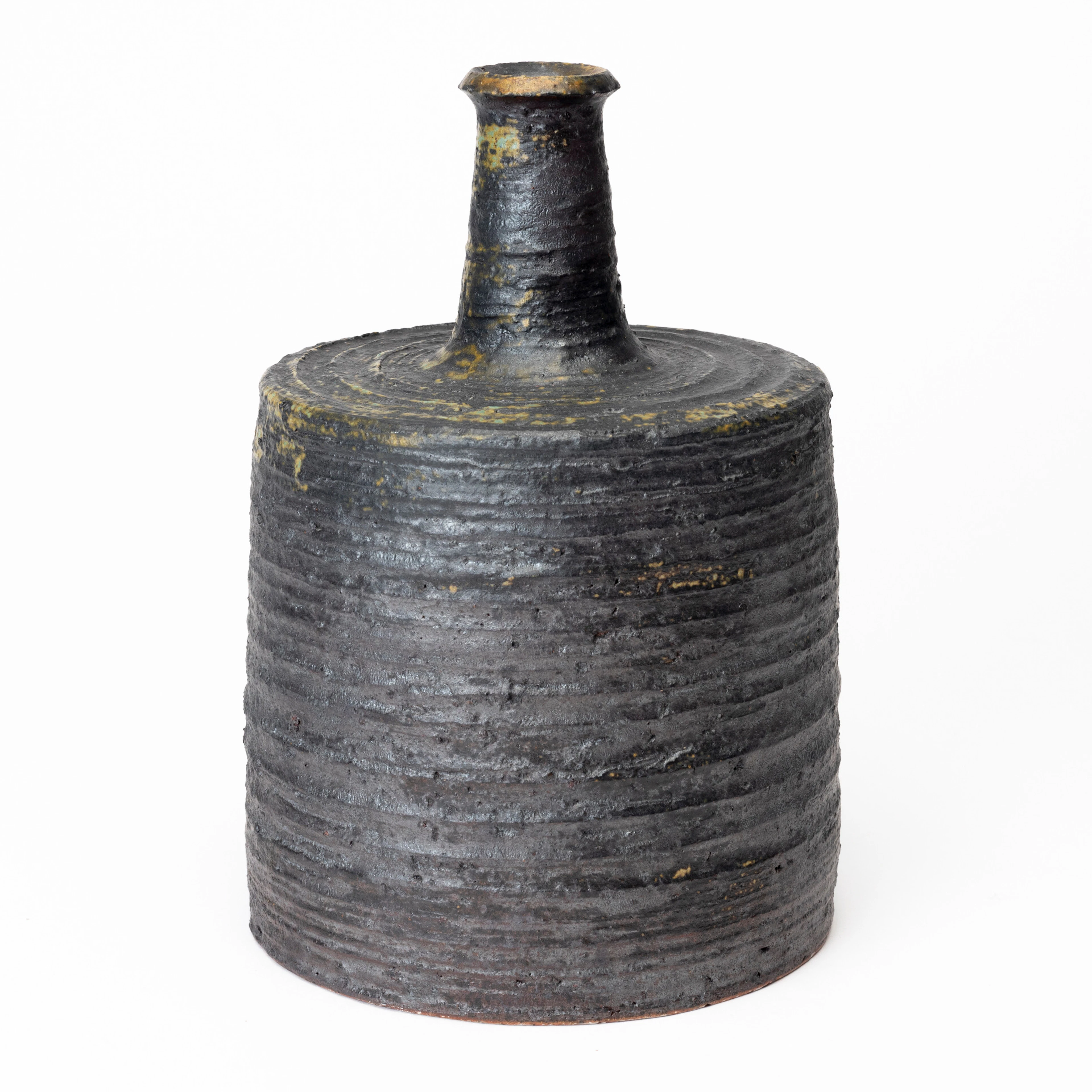 ANNIKKI HOVISAARI (1918-2004). Vas, keramik, monogramsignerad, AH