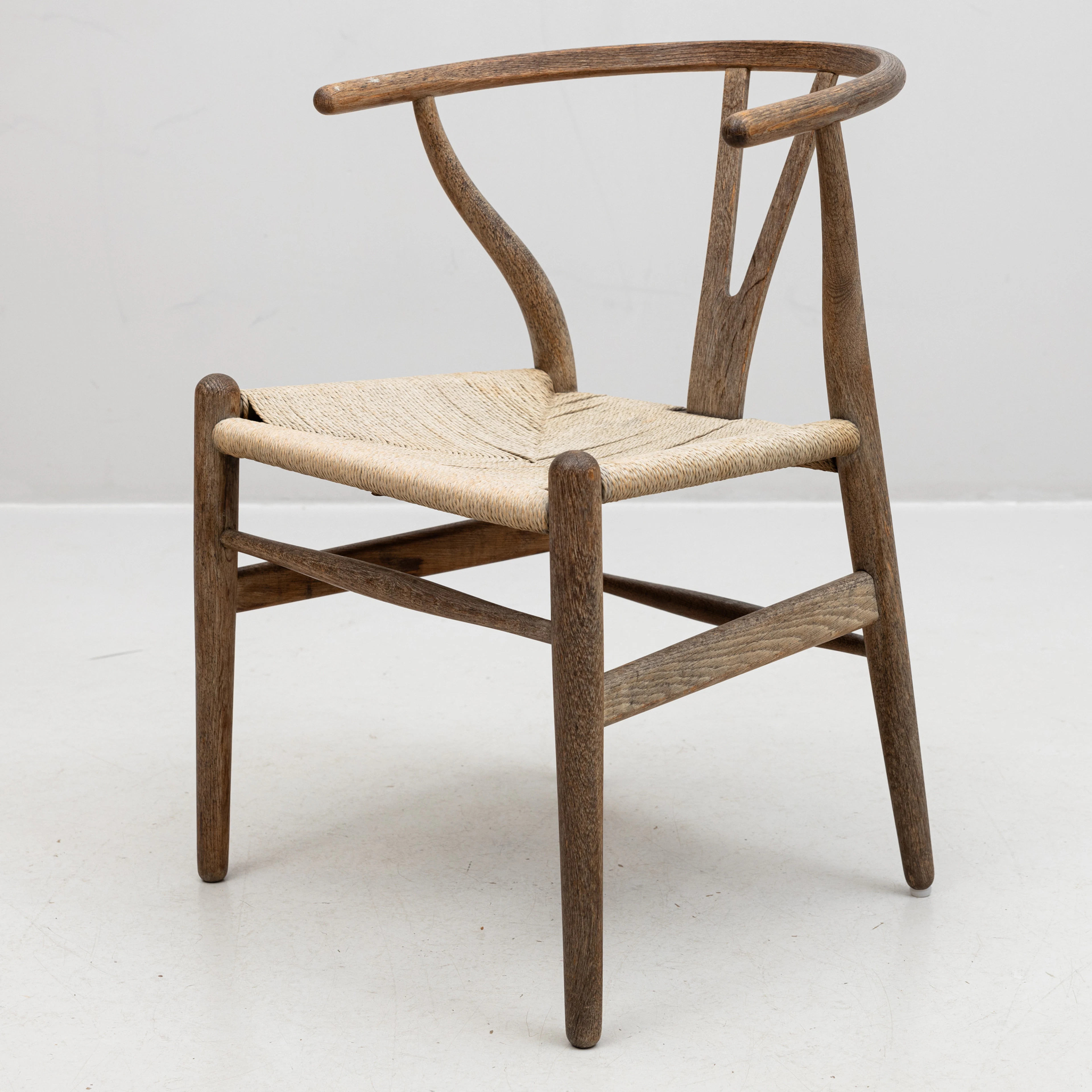 HANS J WEGNER. Karmstol, ek, "CH24", Y-stolen, för Carl Hansen & Son