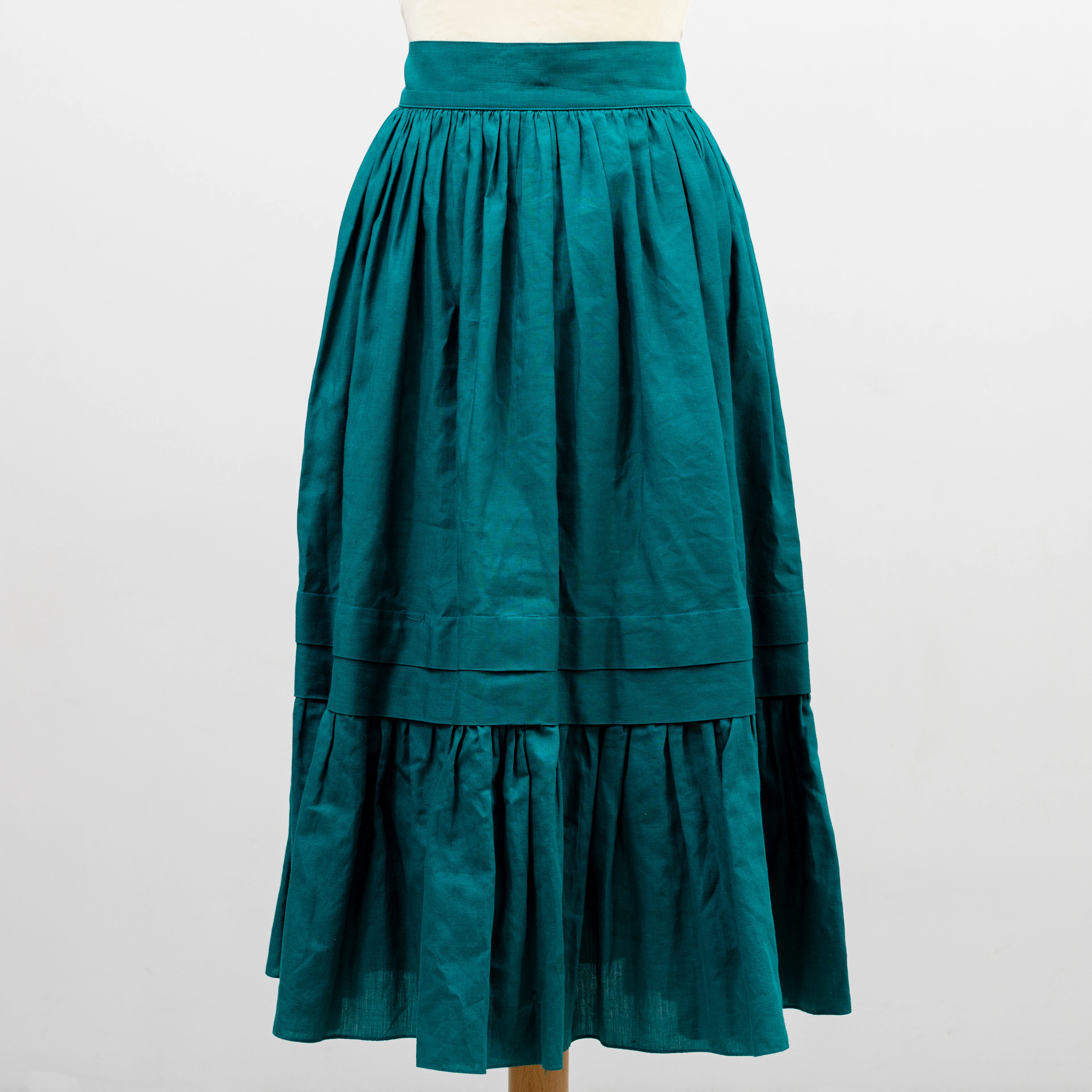 CHRISTIAN DIOR. KJOL, linne och bomull, tricots et cordonnés, Paris