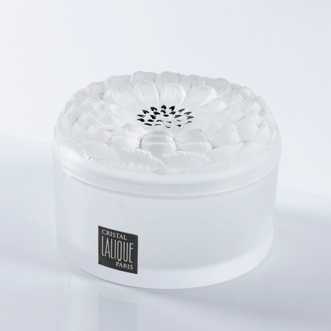 DOSA med LOCK, glas, "Dahlia", signerad samt etikettmärkt, Lalique