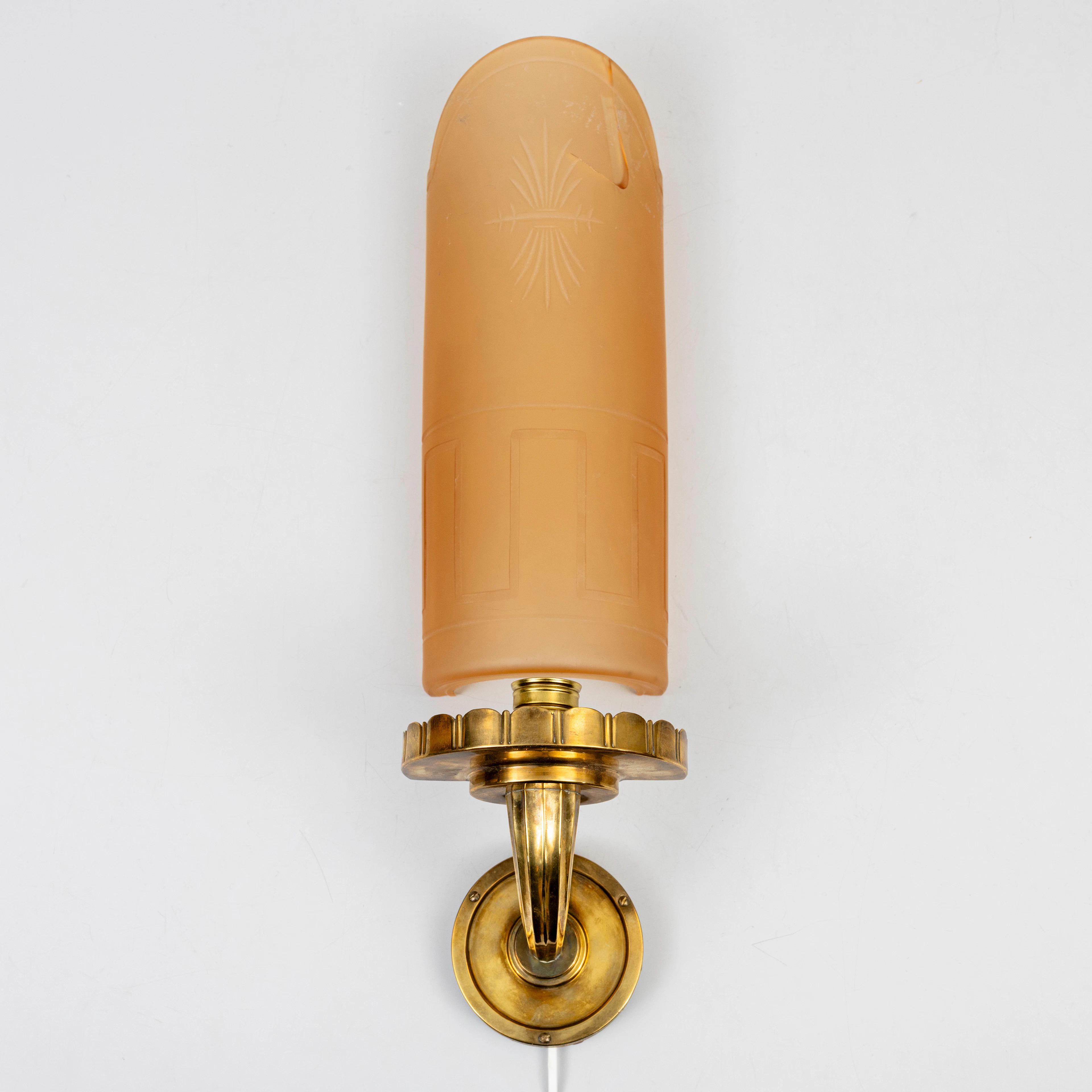 EDWARD HALD. Vägglampa, mässing och glas, Swedish Grace, 1920-tal.