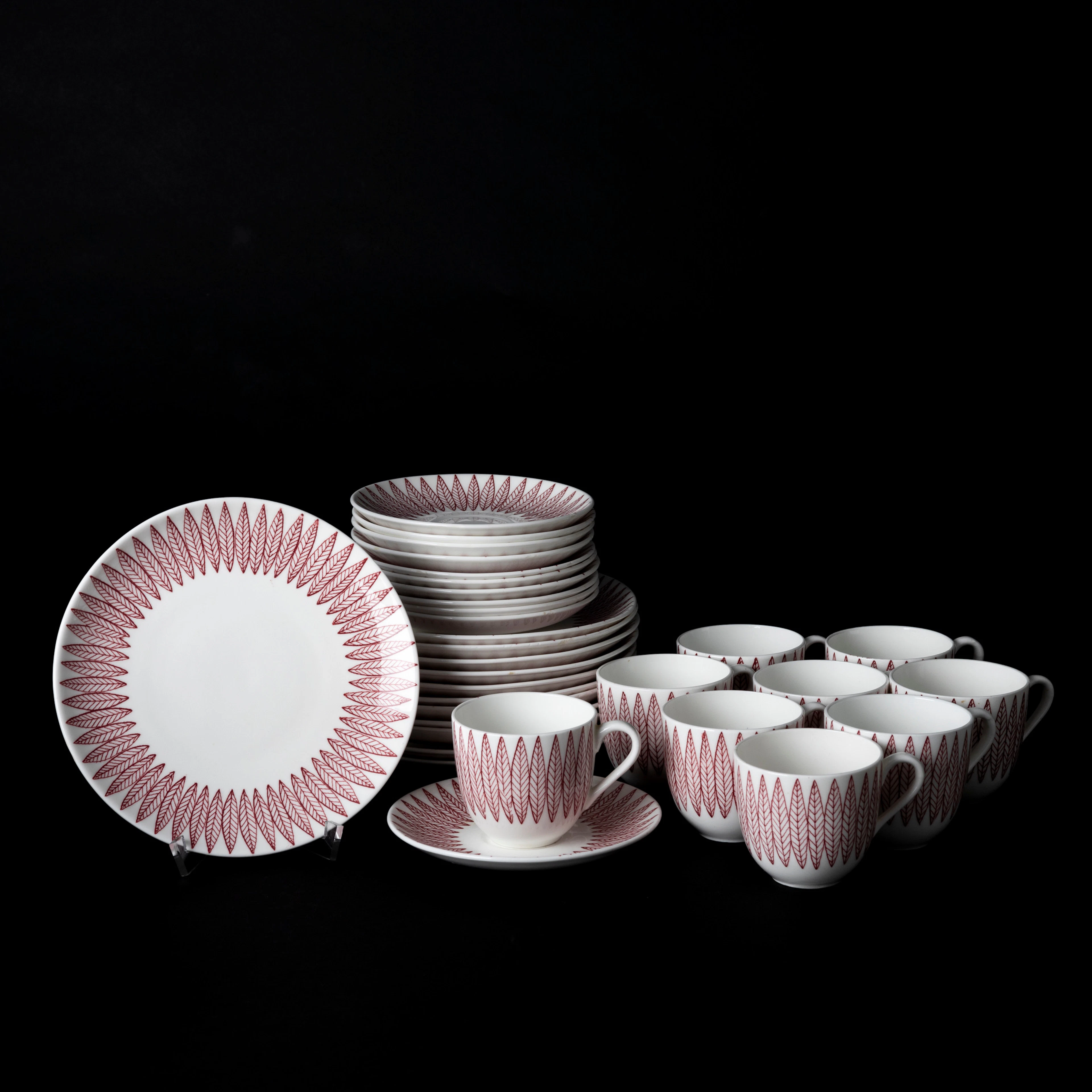 STIG LINDBERG. Kaffeservis. 21 delar, "Salix Röd" , benporslin, Gustavberg.