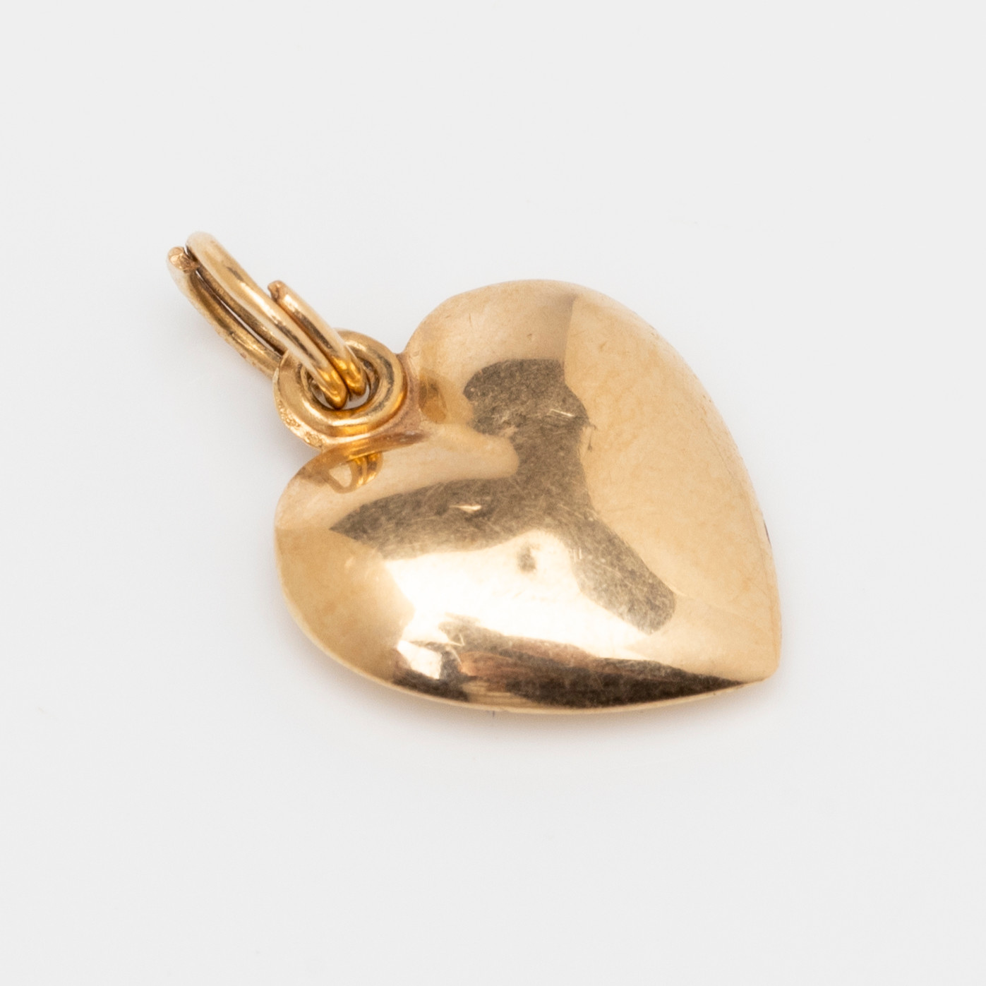 HÄNGE, guld, 18K, hjärformat.