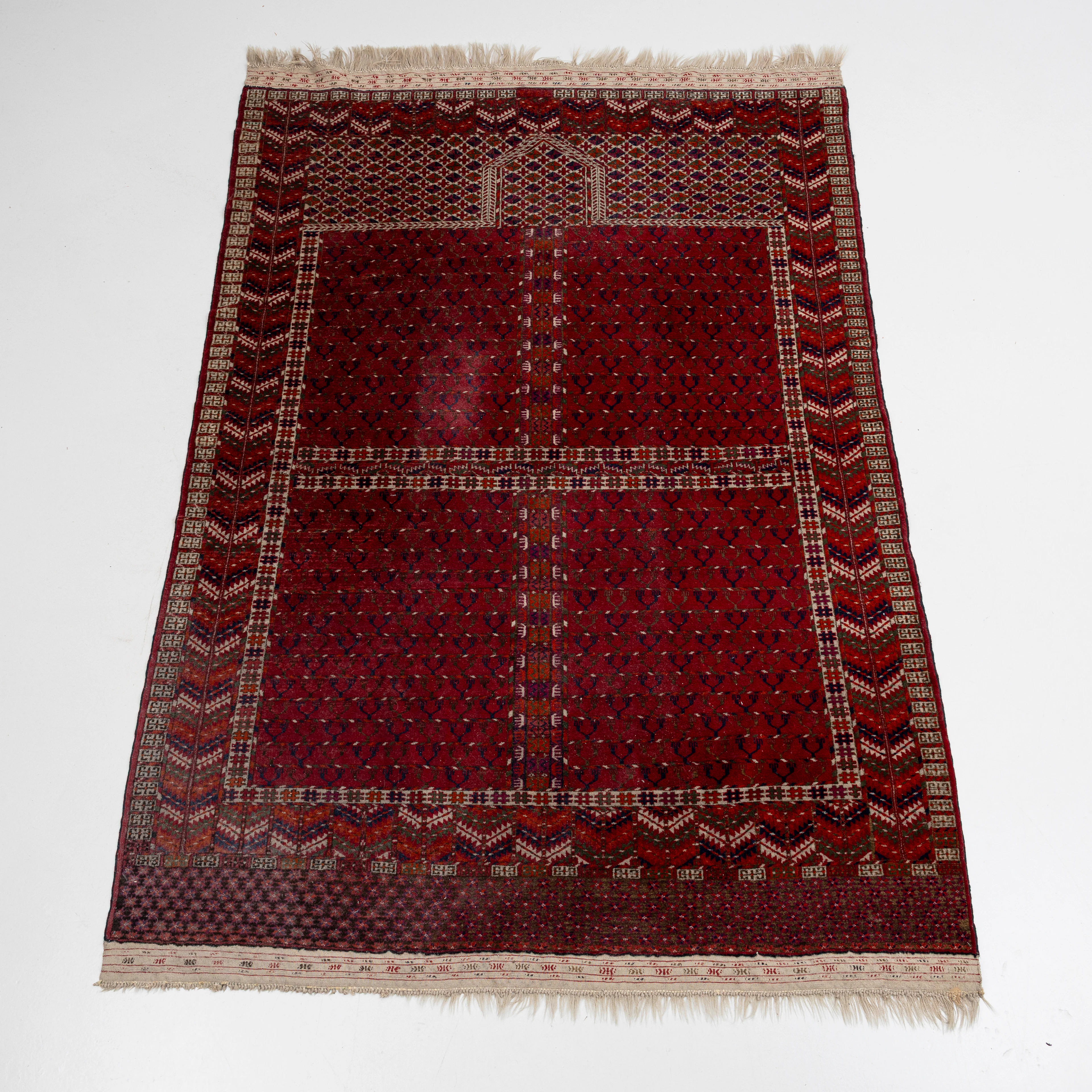 MATTA, Turkmen, ca 245x167 cm.