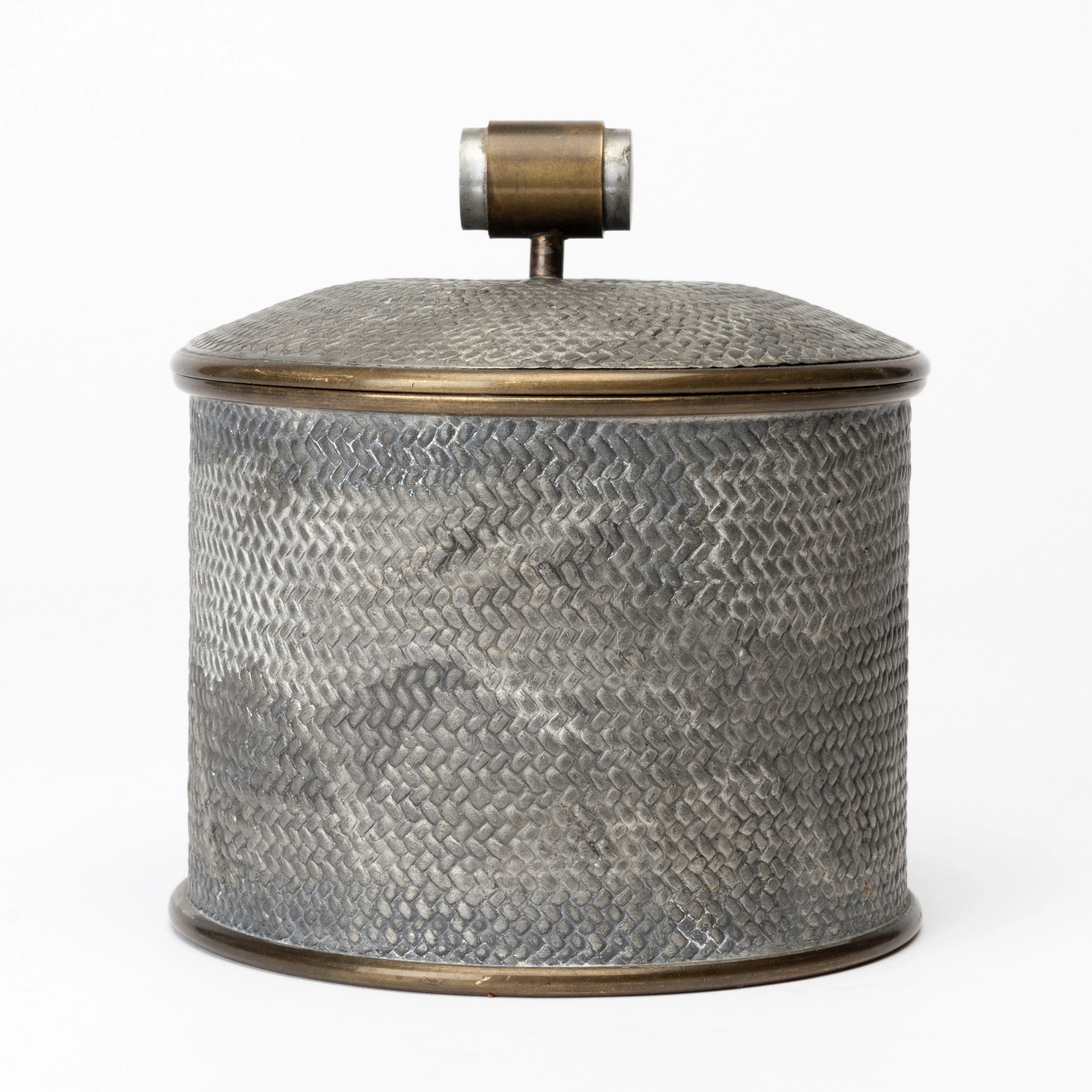 BJÖRN TRÄGÅRDH (1908-98). BURK med LOCK, tenn, modell A2273 för Firma