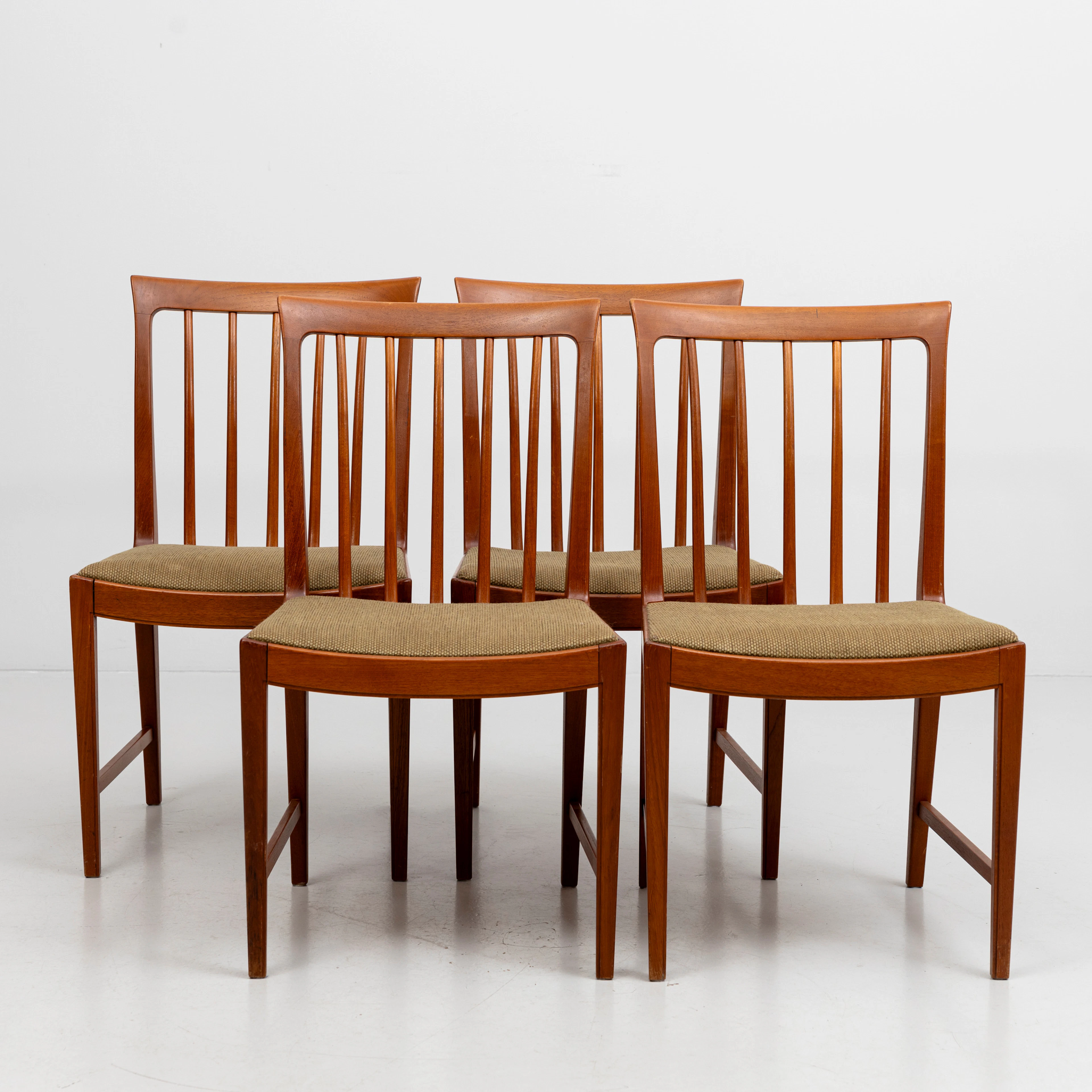 BERTIL FRIDHAGEN. 4 stolar, teak, Bodafors, 1961.