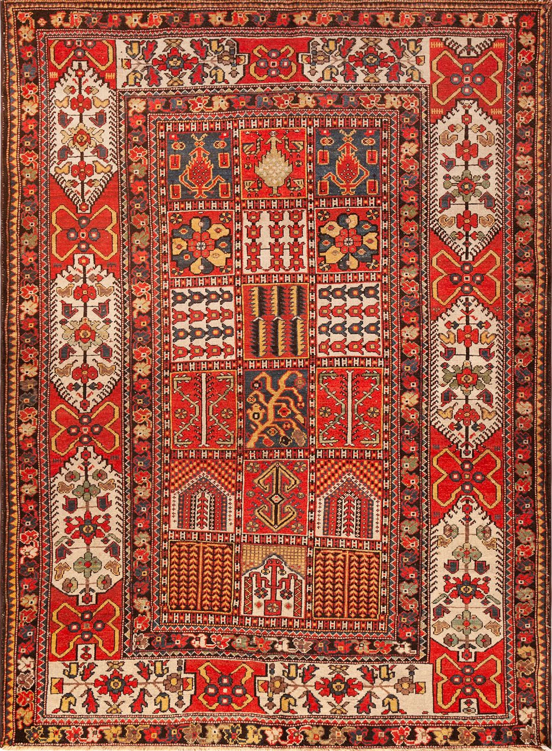 No reserve-Antique Persian Bakhtiari Garden Rug - Circa 1920 - 6 ft