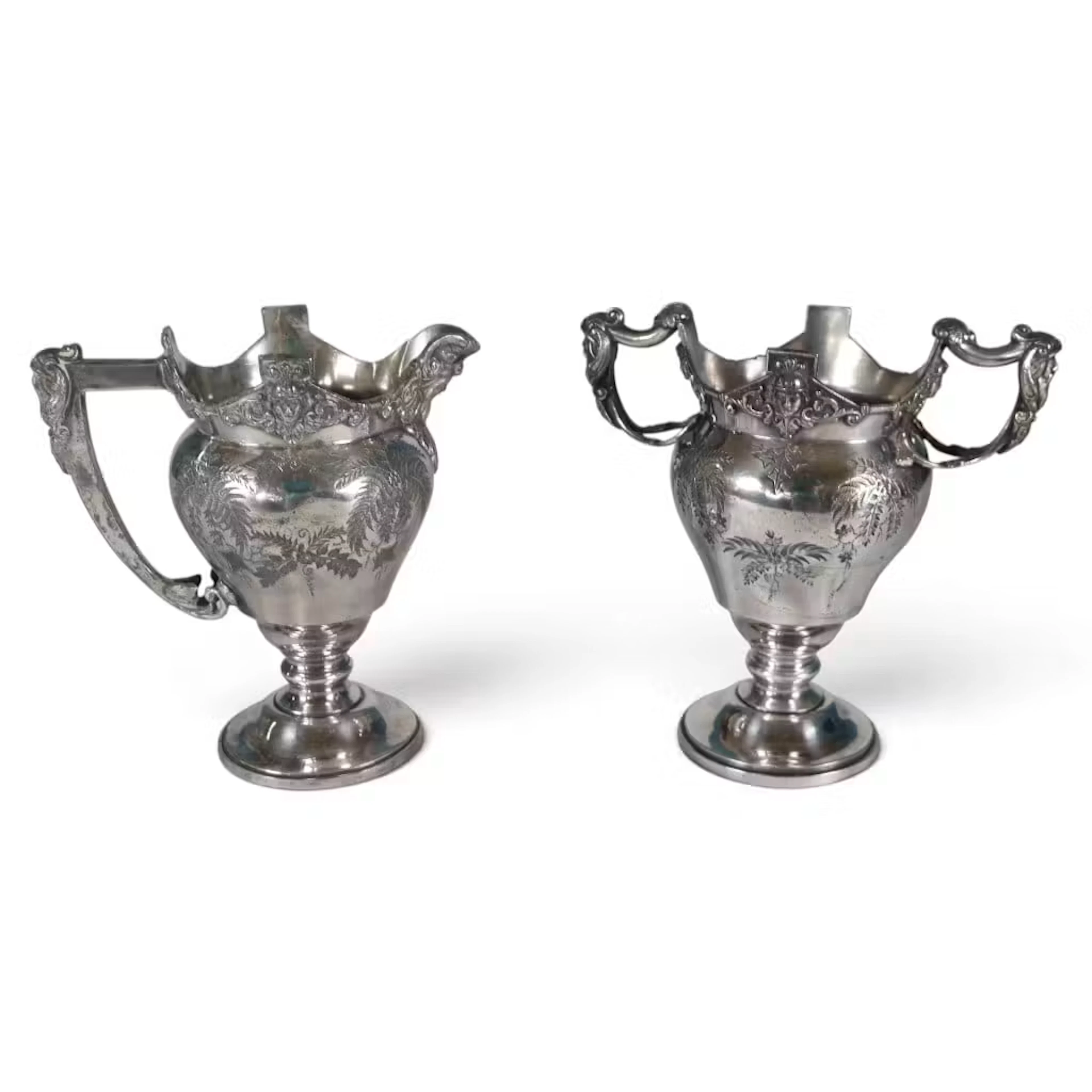 Lot 289: Meriden Silverplate Creamer & Sugar Bowl