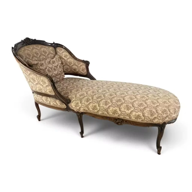 Lot 214: Rococo Revival Walnut Chaise Longue