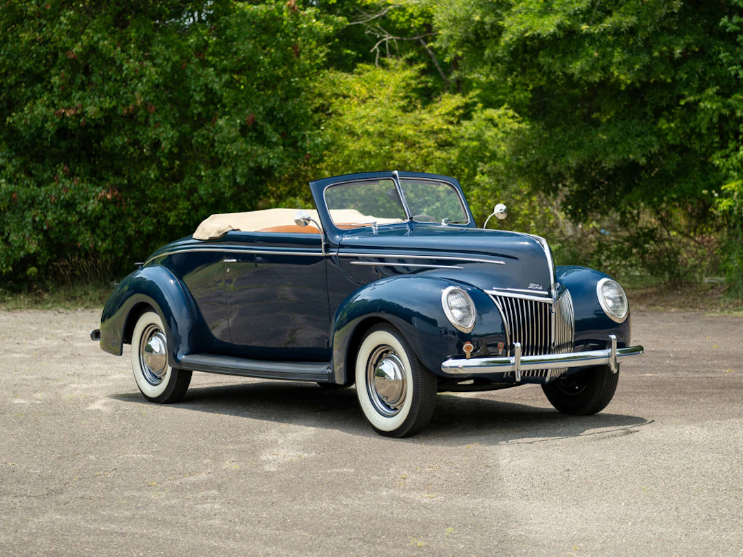 1939 Ford DeLuxe Convertible Coupe
