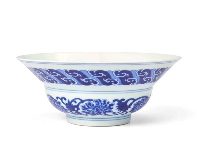 A Chinese blue and white ‘lotus’ ogee bowl Qing dynasty