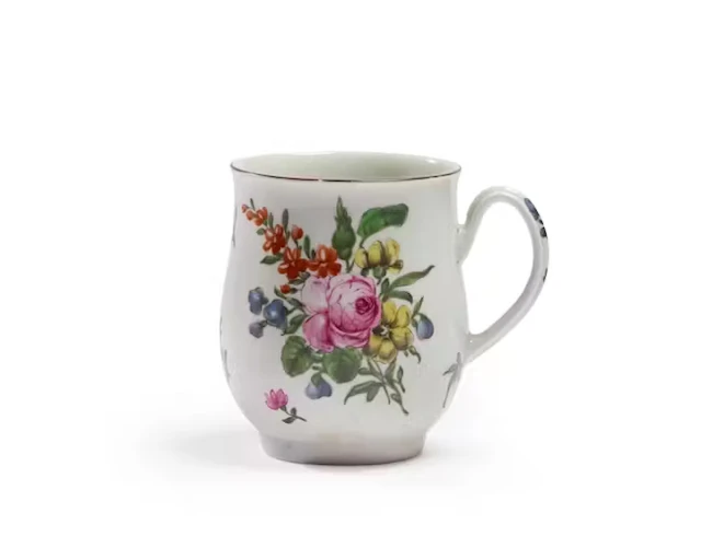 A Worcester porcelain baluster shaped mug
