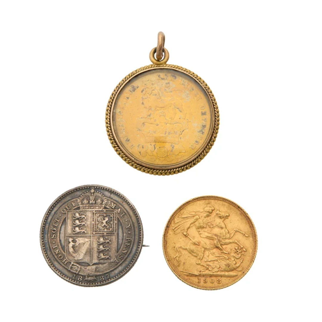 A small group of jewellery