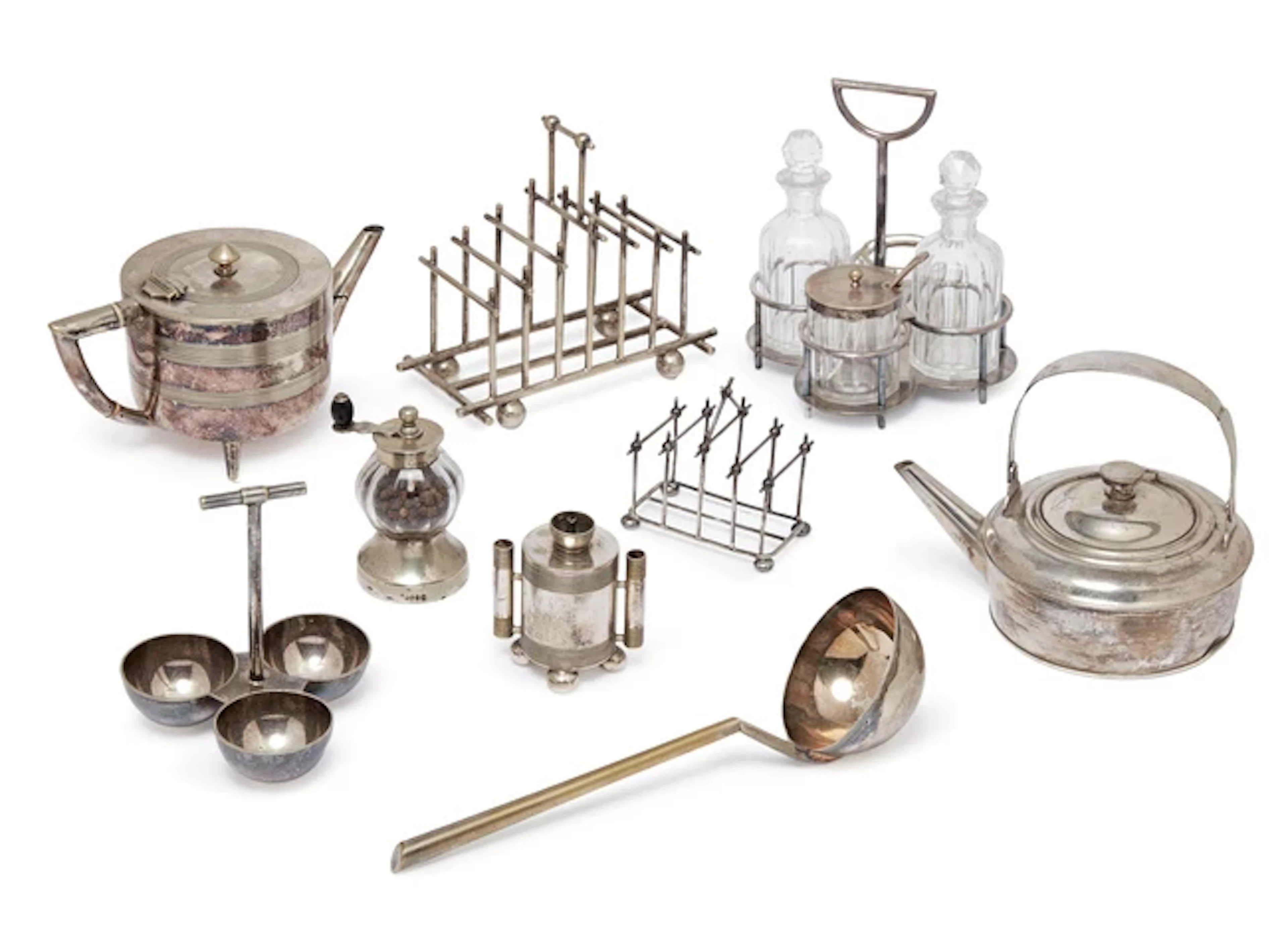 Aesthetic Movement Quantity of table ware items