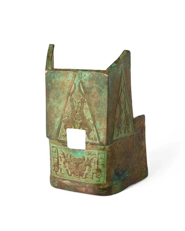 A Chinese bronze bracket fitting Ming dynasty or earlier...