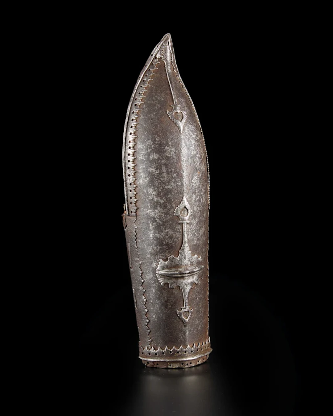 A steel arm guard (dastana)