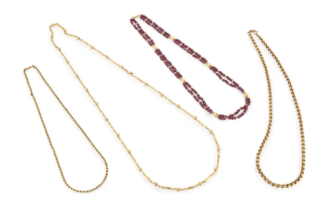 A group of 9ct gold necklaces