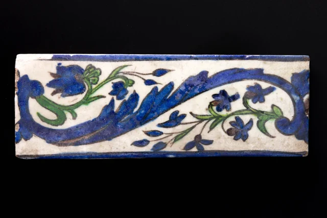 A Damascus Iznik pottery border tile