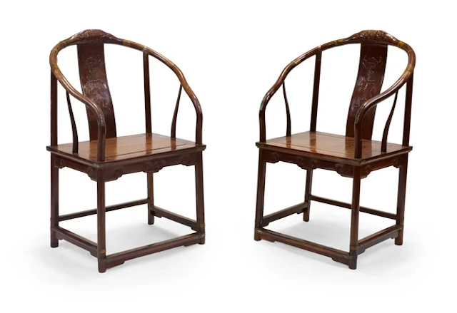 A pair of Chinese hongmu horseshoe back armchairs Late...