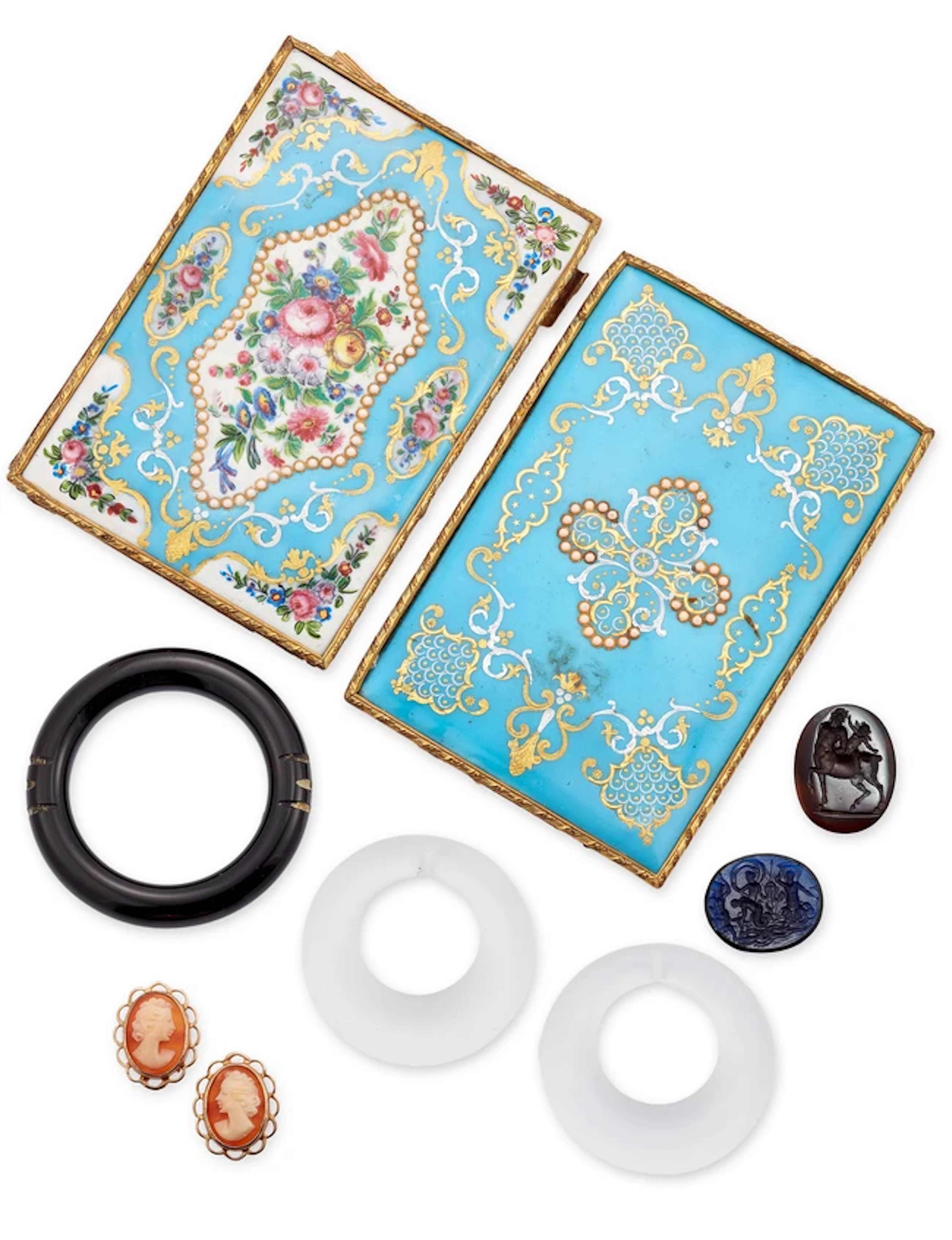 A group of jewellery