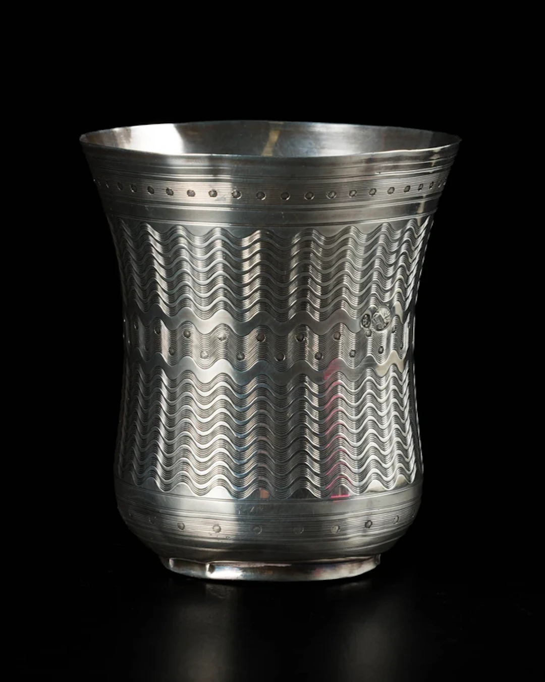 A silver cup in the “Aznavour” style