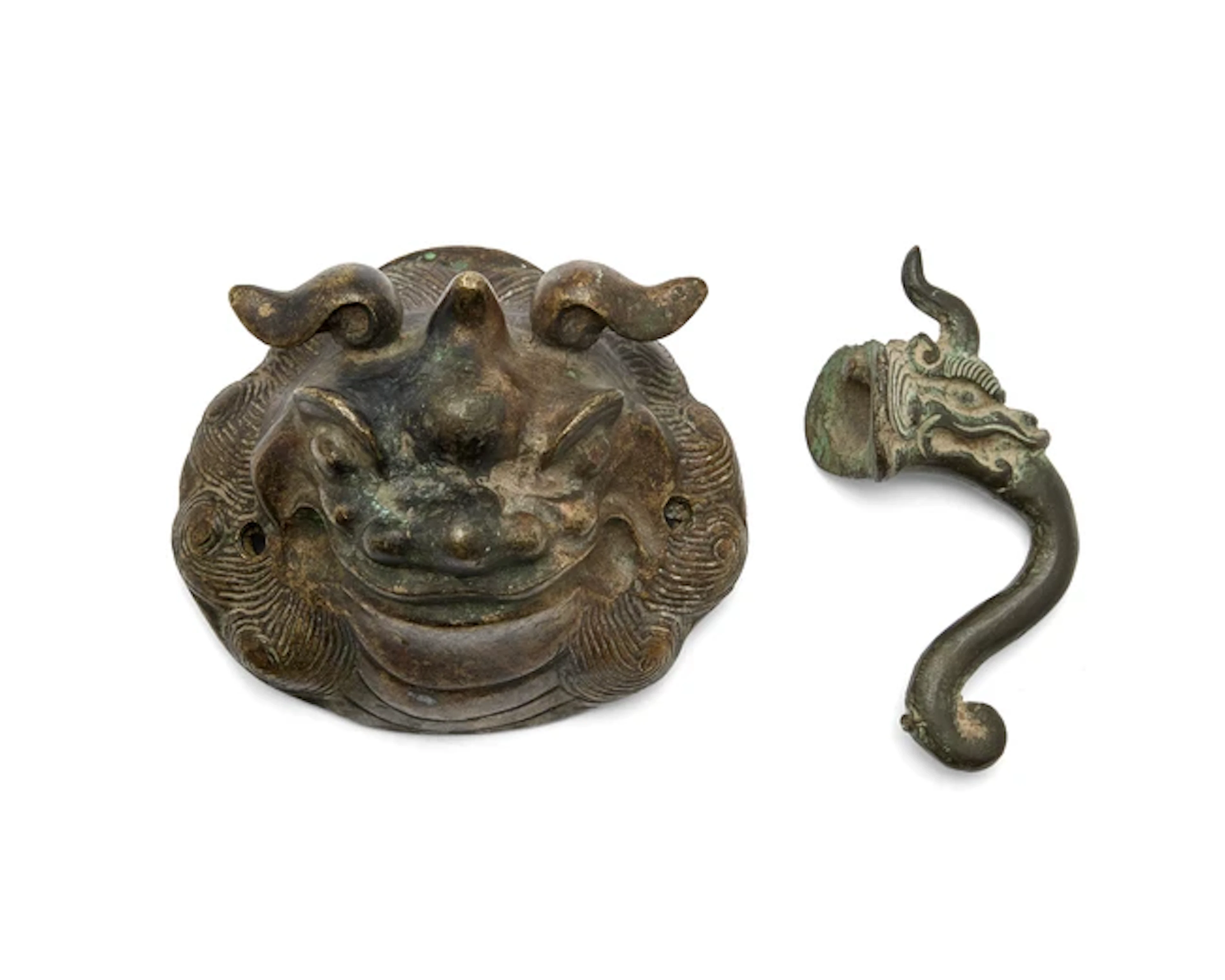 Two Chinese mythical beast bronze handles 17th/18th...