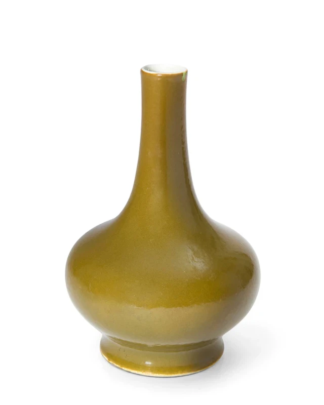 A Chinese teadust-glazed bottle Late Qing dynasty