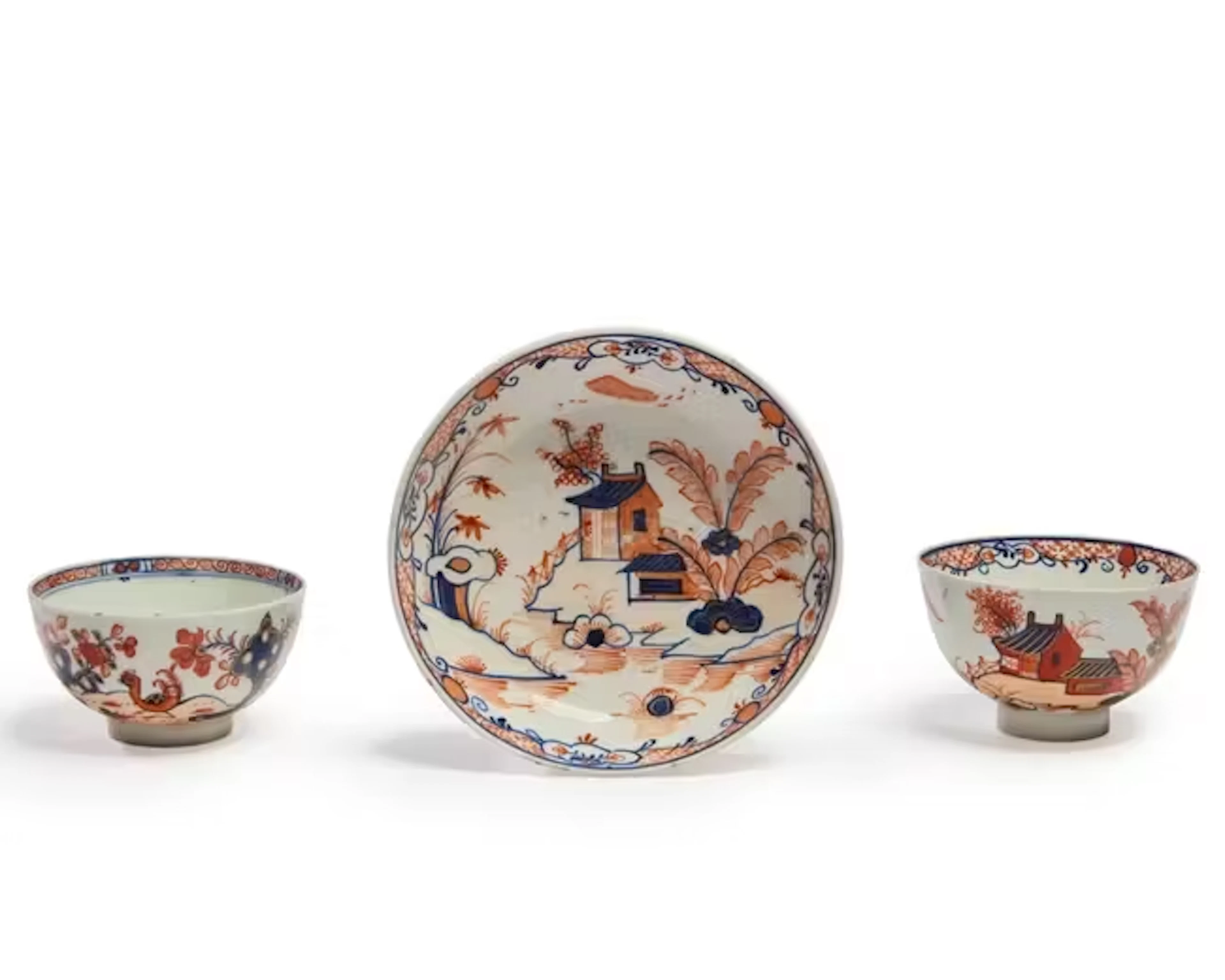 Three pieces of Lowestoft 'Redgrave' type porcelain