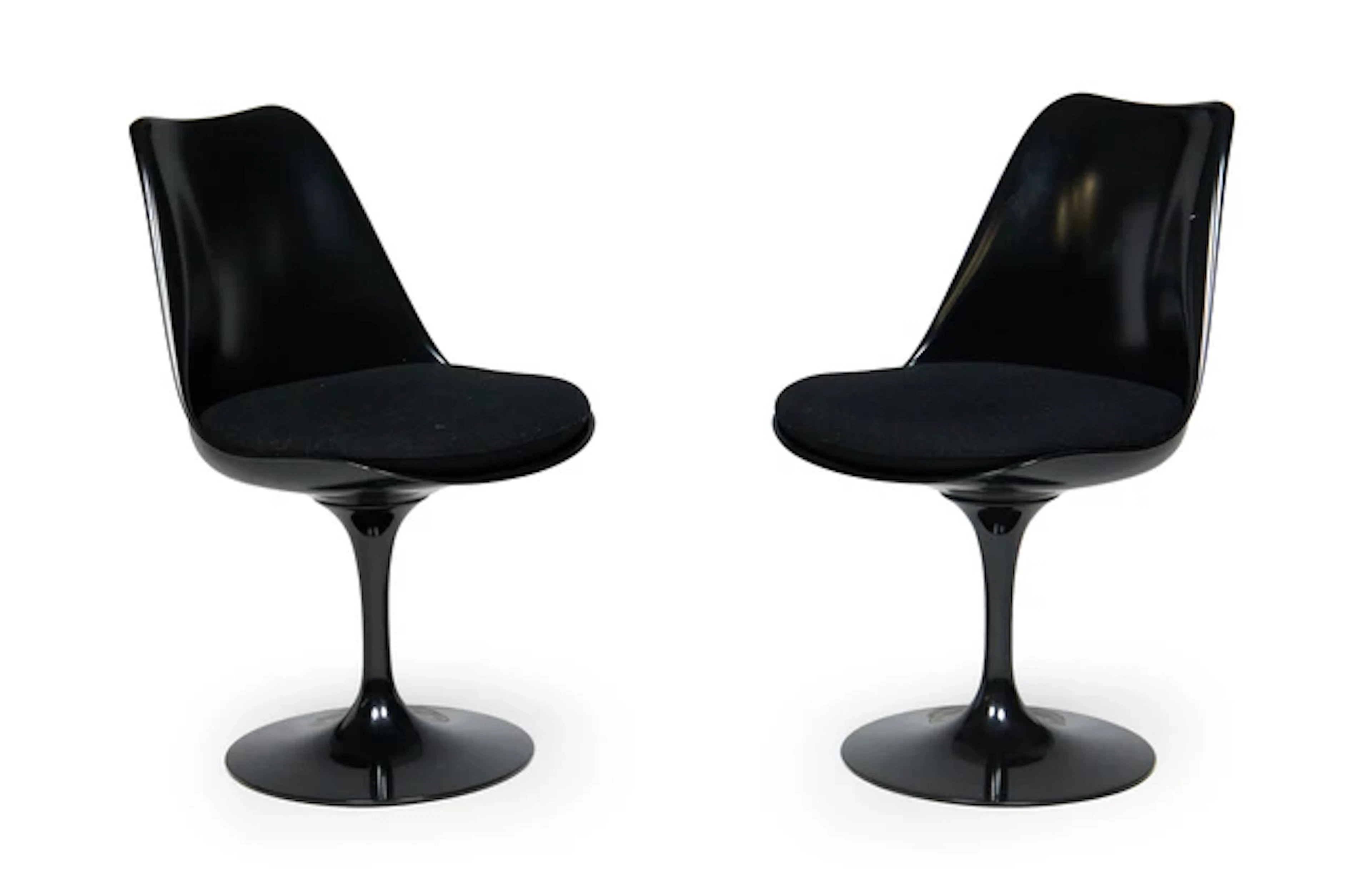 Eero Saarinen (1910-1961) for Knoll Studio Pair of 'Tulip' chairs