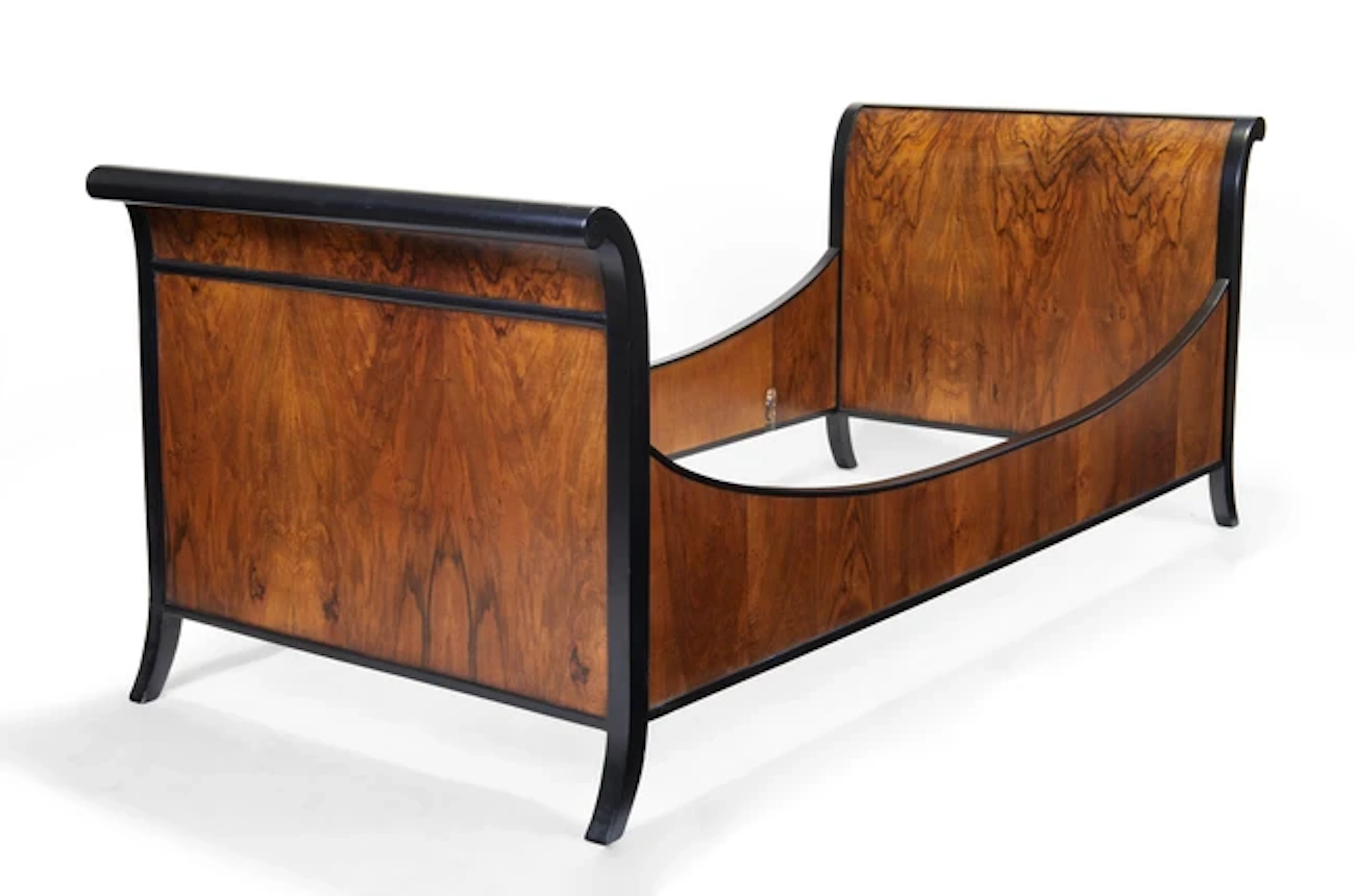 Italian Sleigh bed / daybed