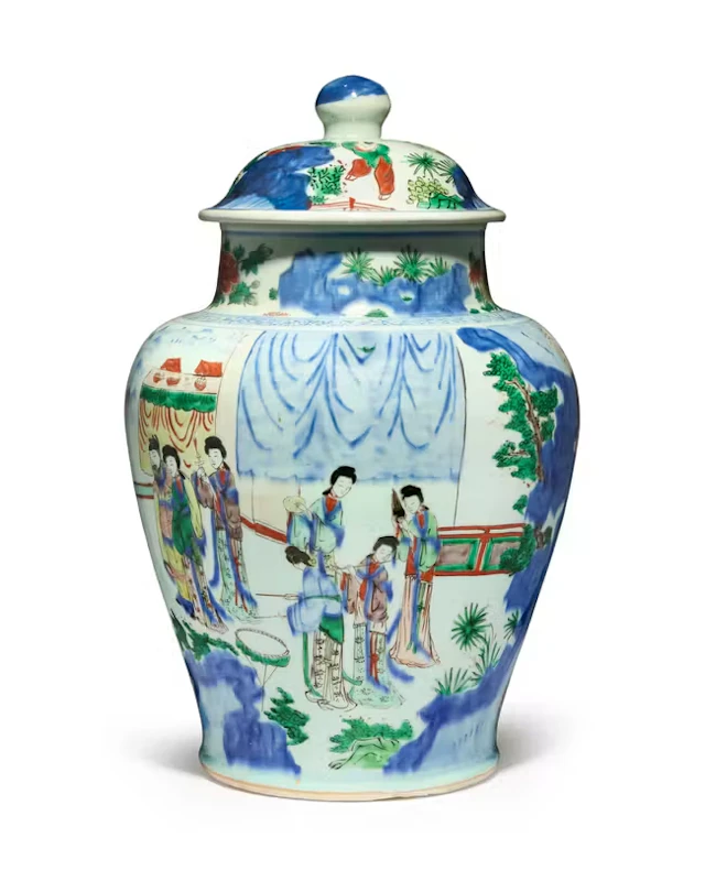 A large Chinese wucai 'audience scene' jar and cover Qing dynasty