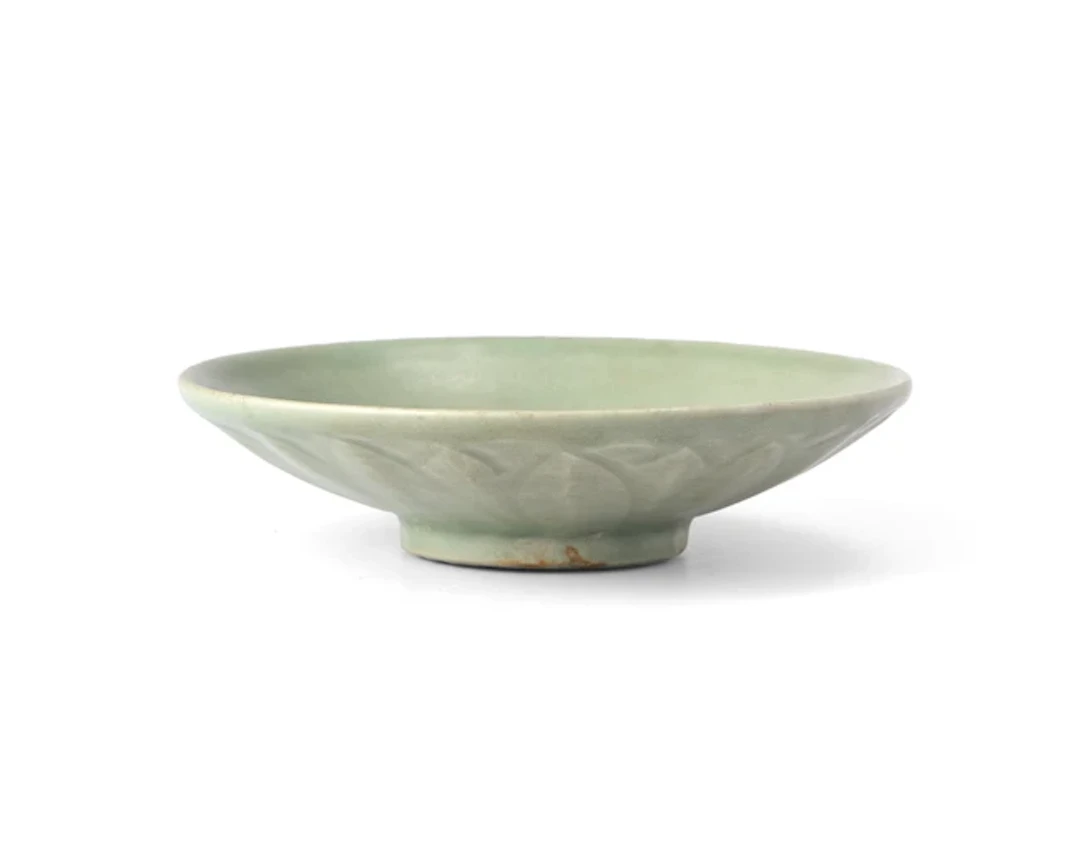 A Chinese Longquan celadon glazed petal-moulded dish Song...